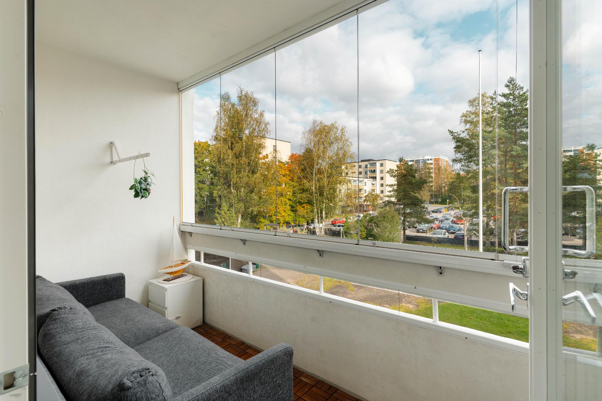 Tämä toinen parveke on makuuhuoneen yhteydessä