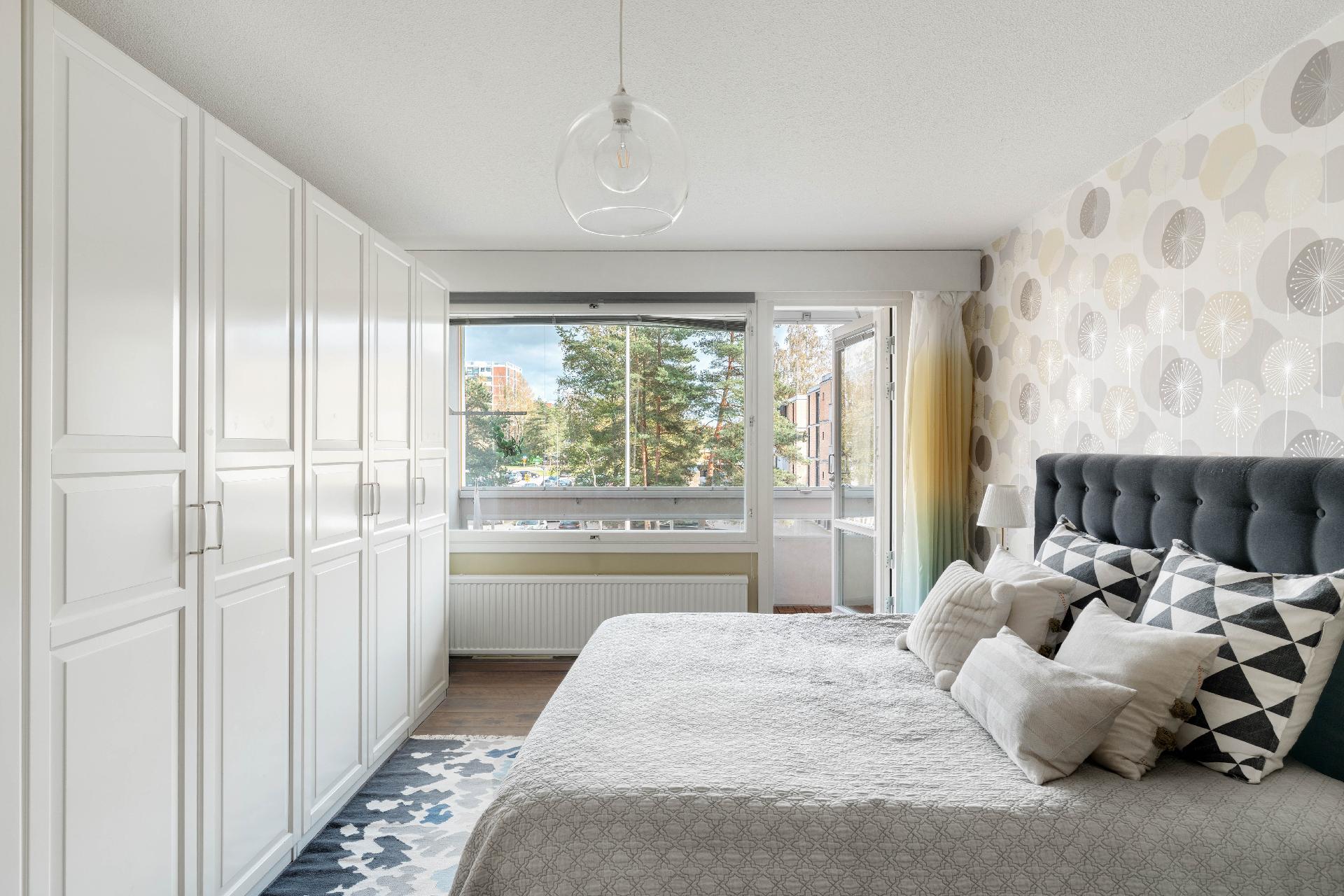 Täysikuu 10 B, Olari, Espoo