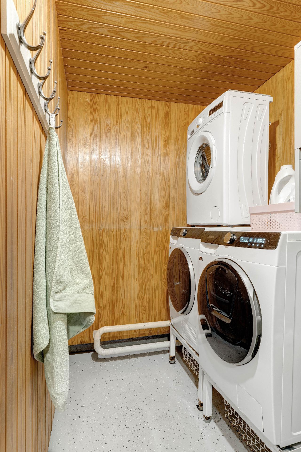 Rakenna saunaan mieleisesi lauteet.