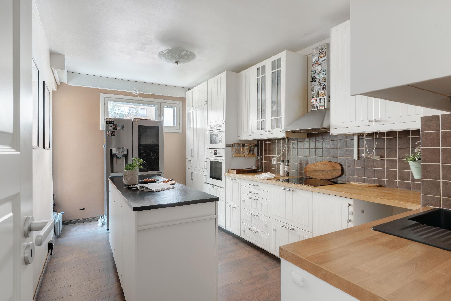 Täysikuu 10 B, Olari, Espoo