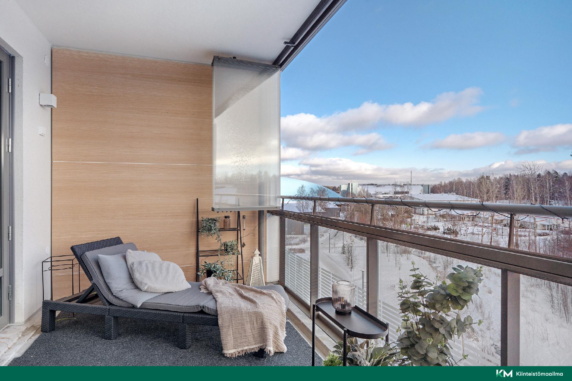 Tämä lasitettu parveke on kuin toinen olohuone