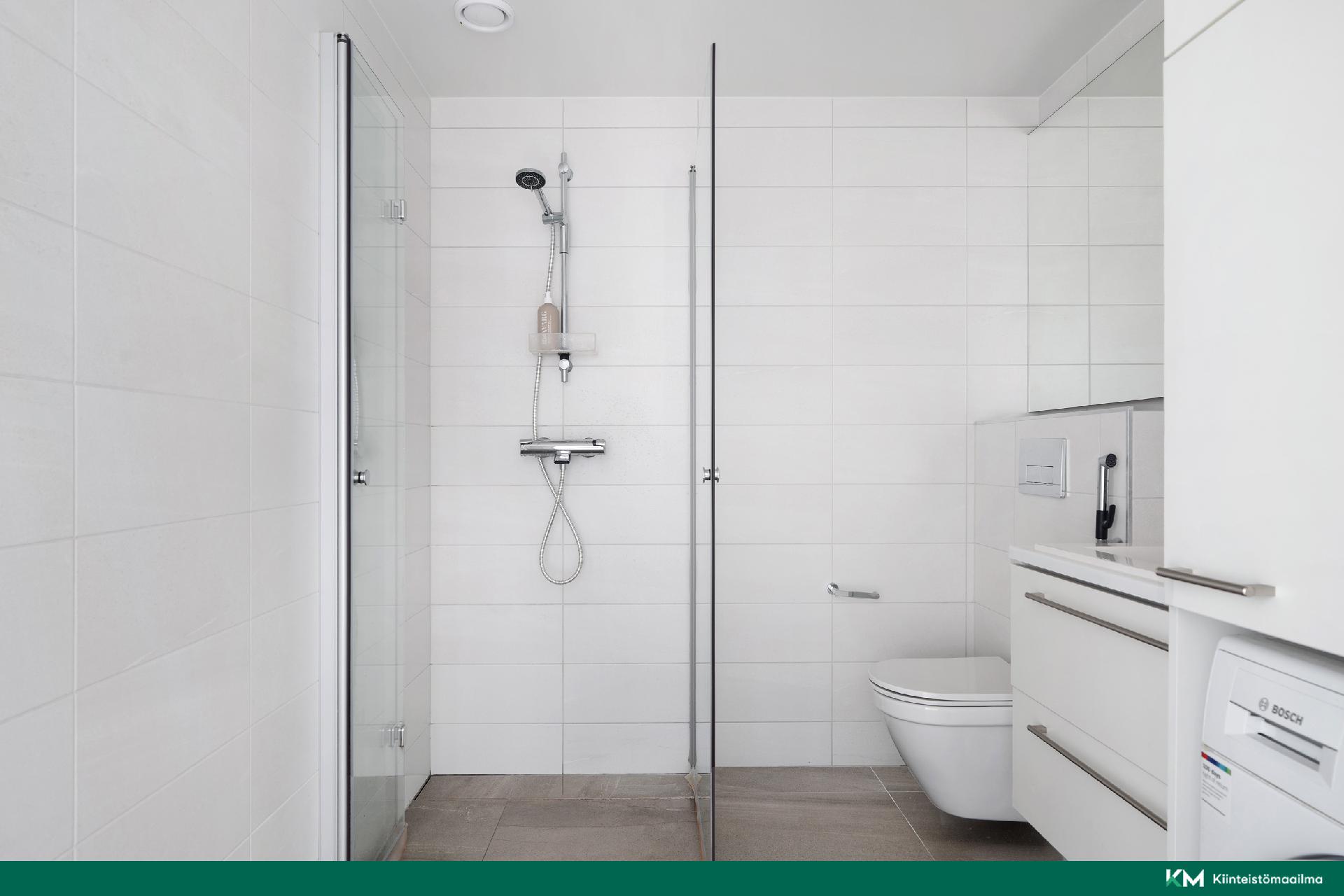 Kylpyhuoneessa hyvät tilat