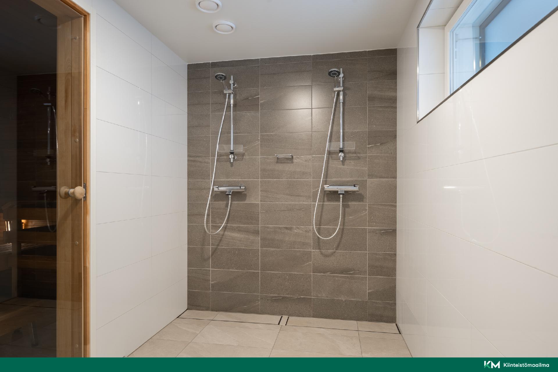 Saunaosaston suihkut