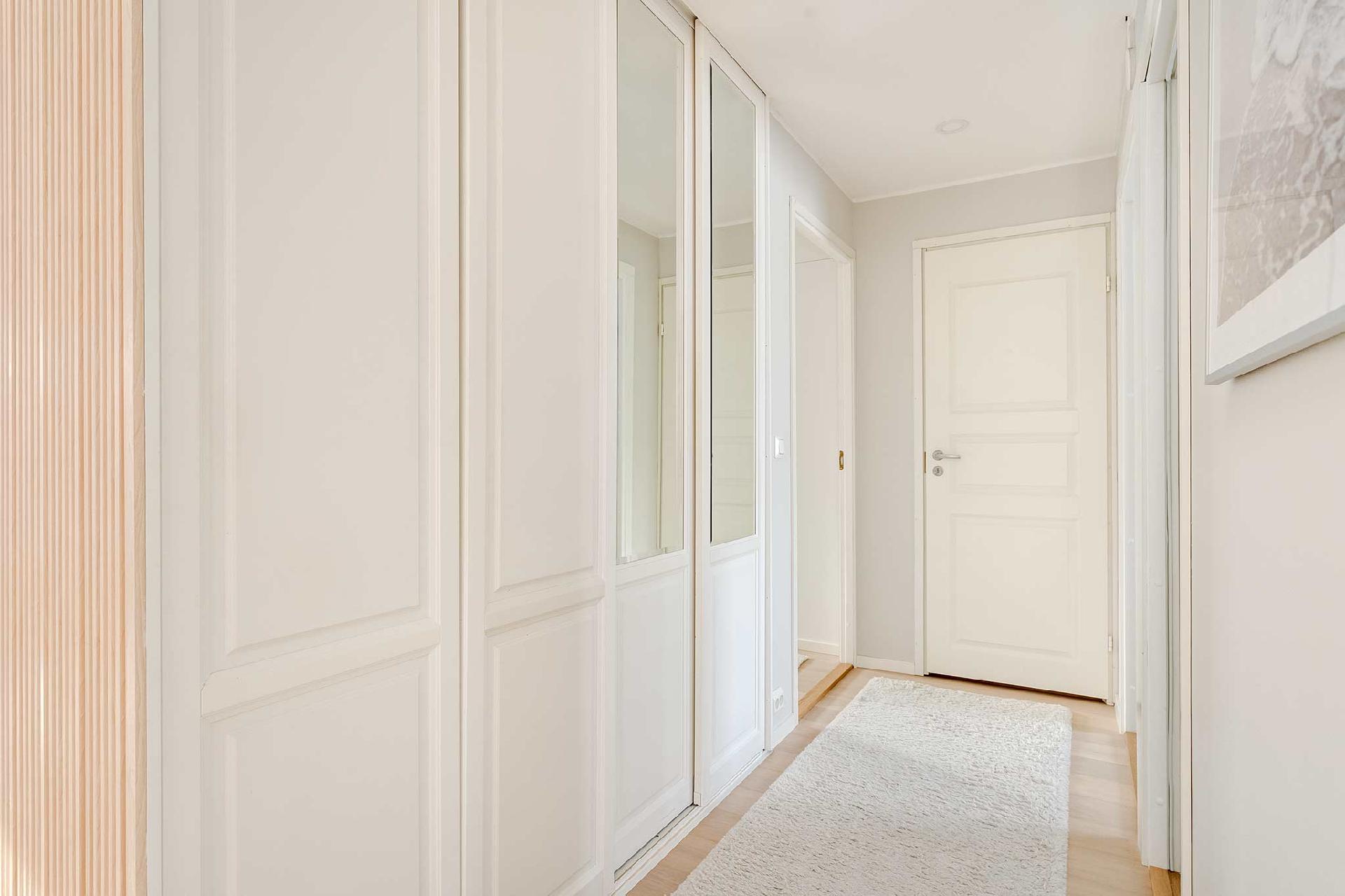 Käytävällä hyvin kaappitilaa