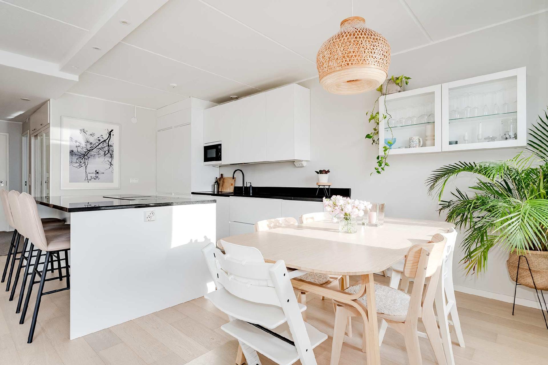 Hyvin tilaa ruokapöydälle