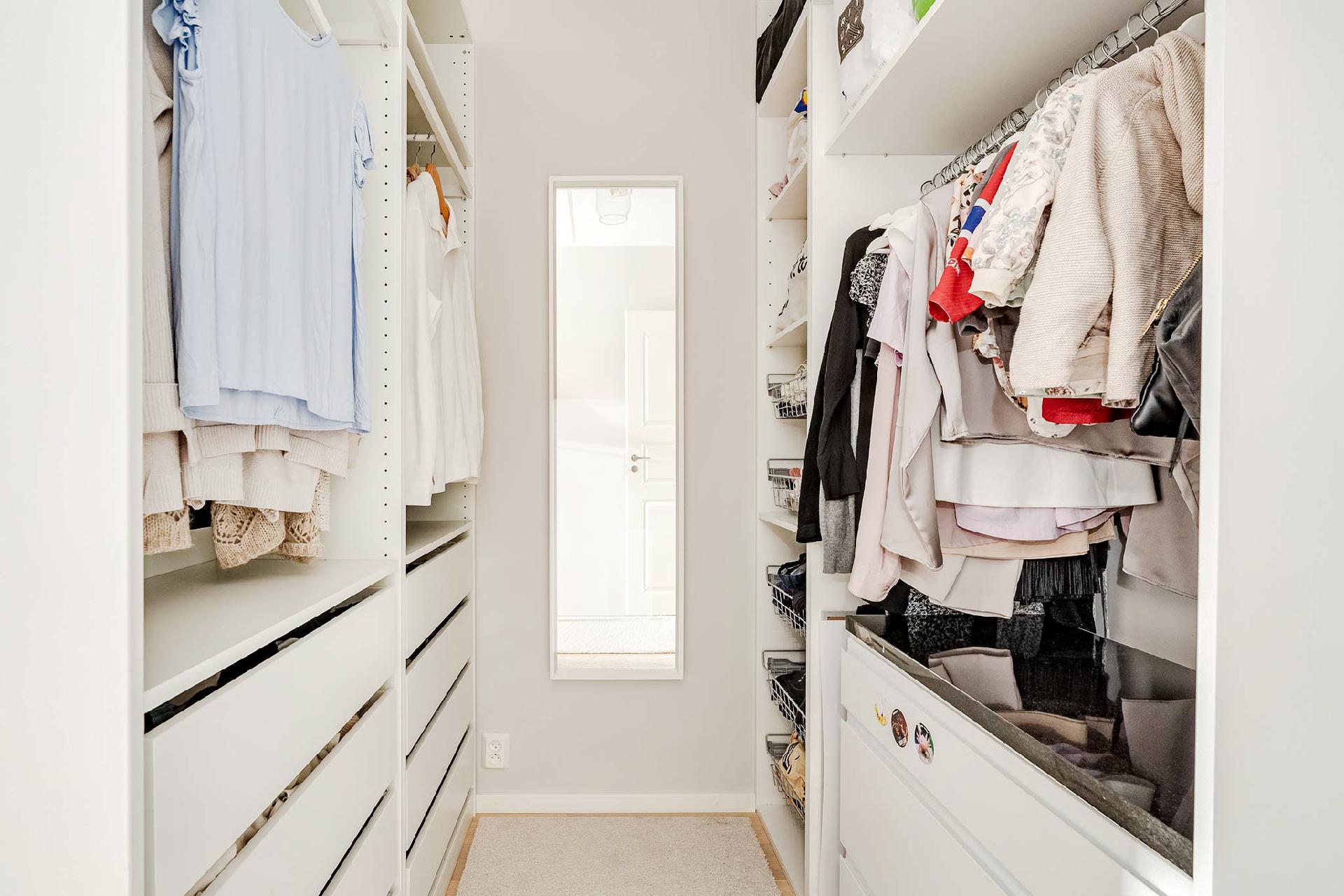 avovaatehuone/pukeutumistila