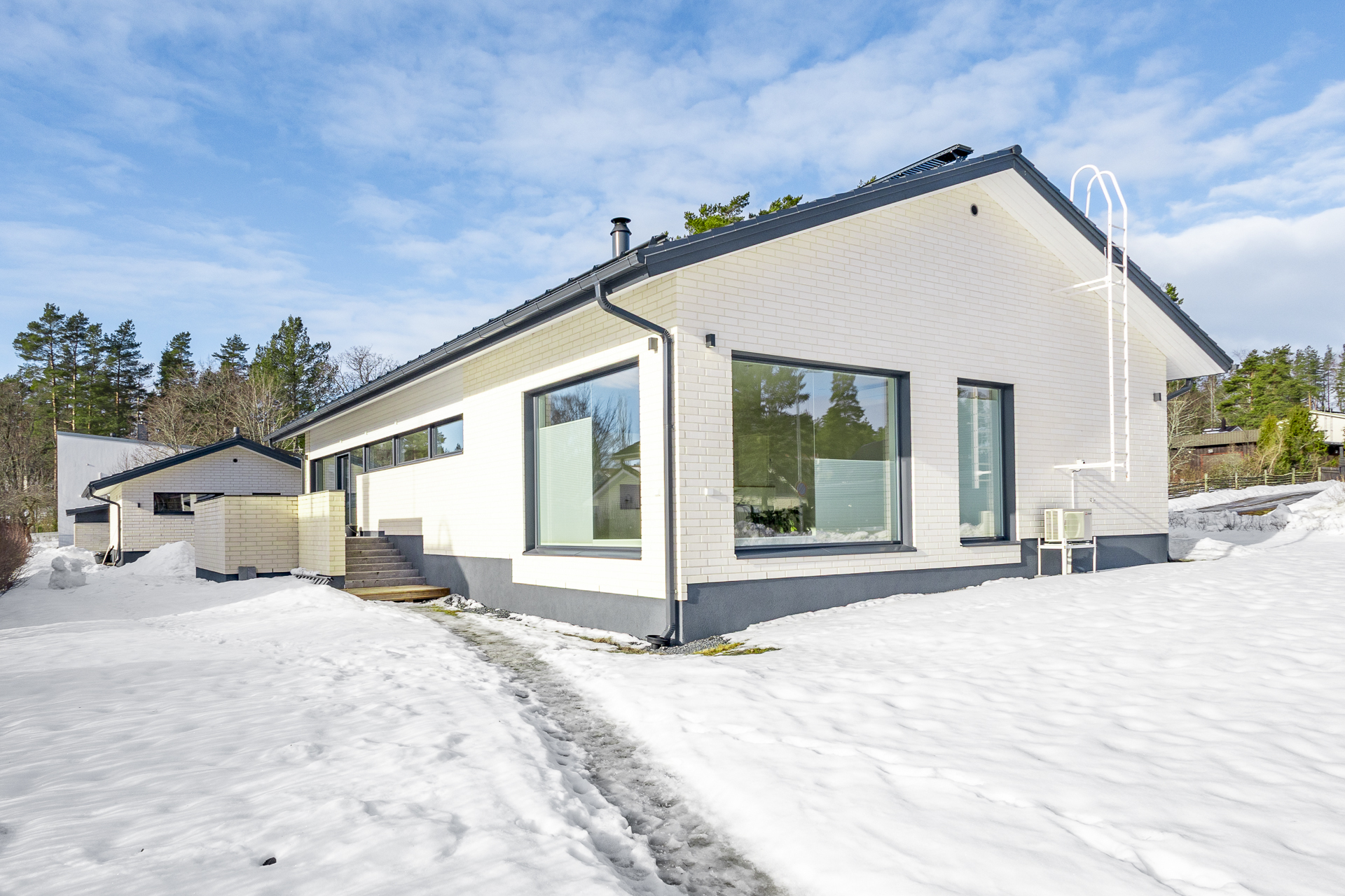 suuret ikkunapinnat