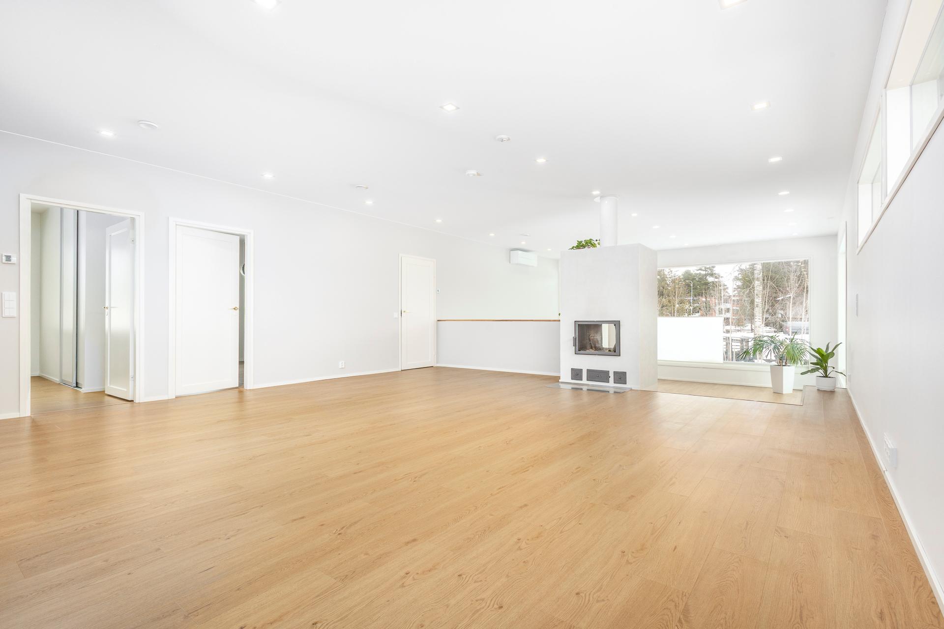 arkiolohuoneen näkymiä