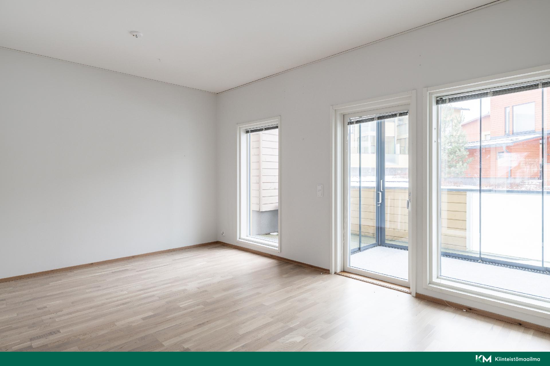 Isoista ikkunoista tulee runsaasti valoa