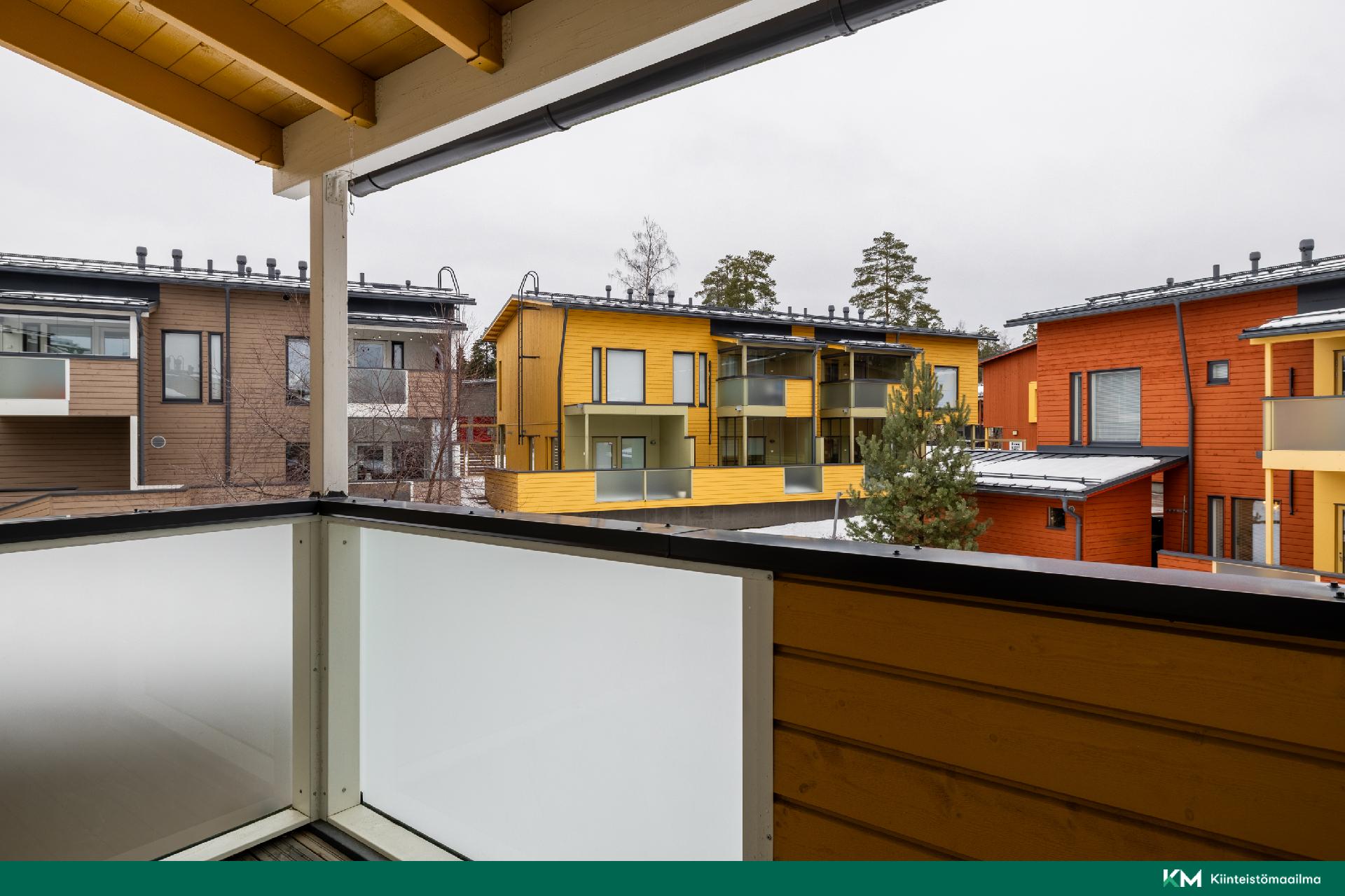 Parvekkeelle on kiva tulla vilvoittelemaan löylyjen jälkeen!