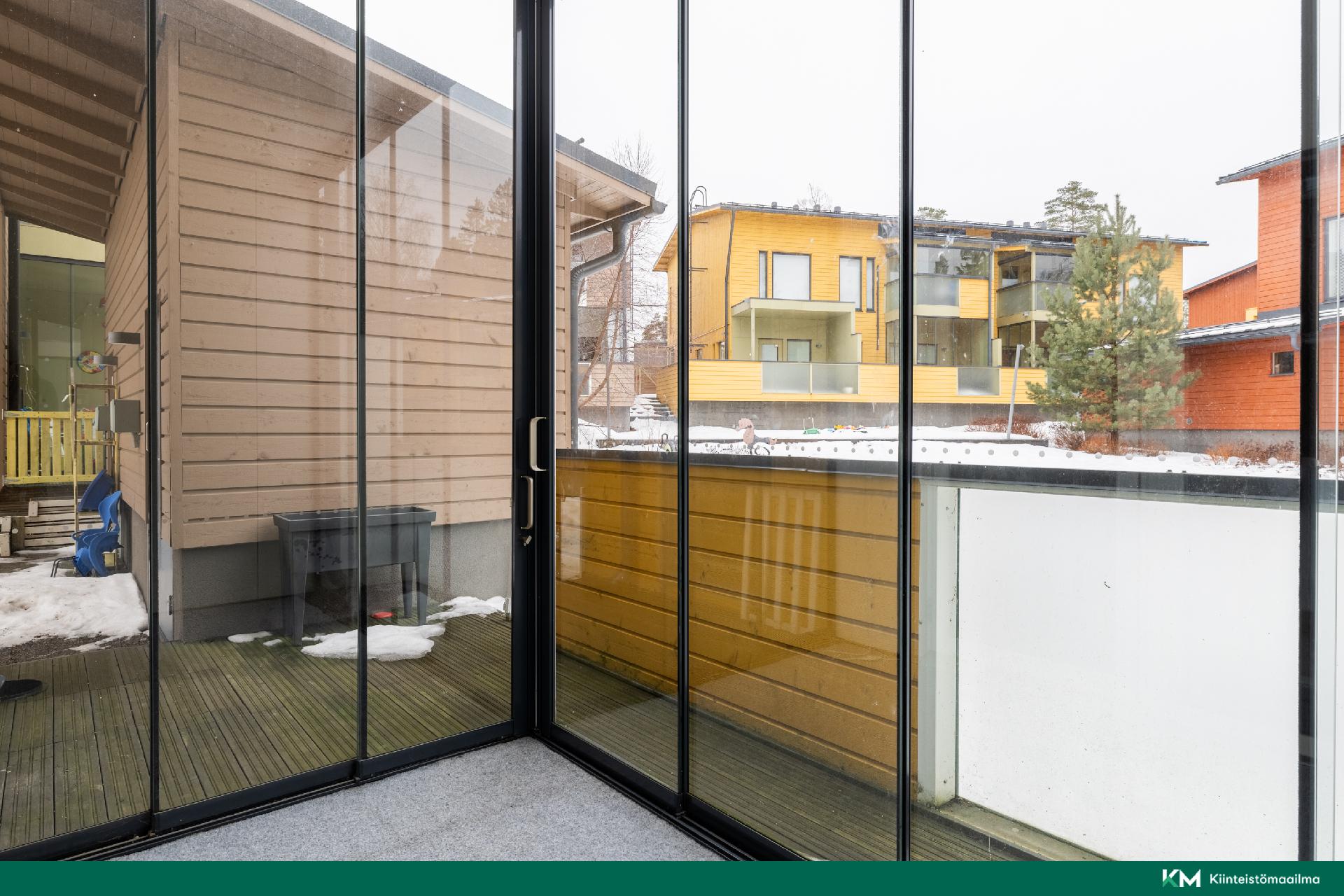 Lasitettu terassi on kuin olohuoneen jatke