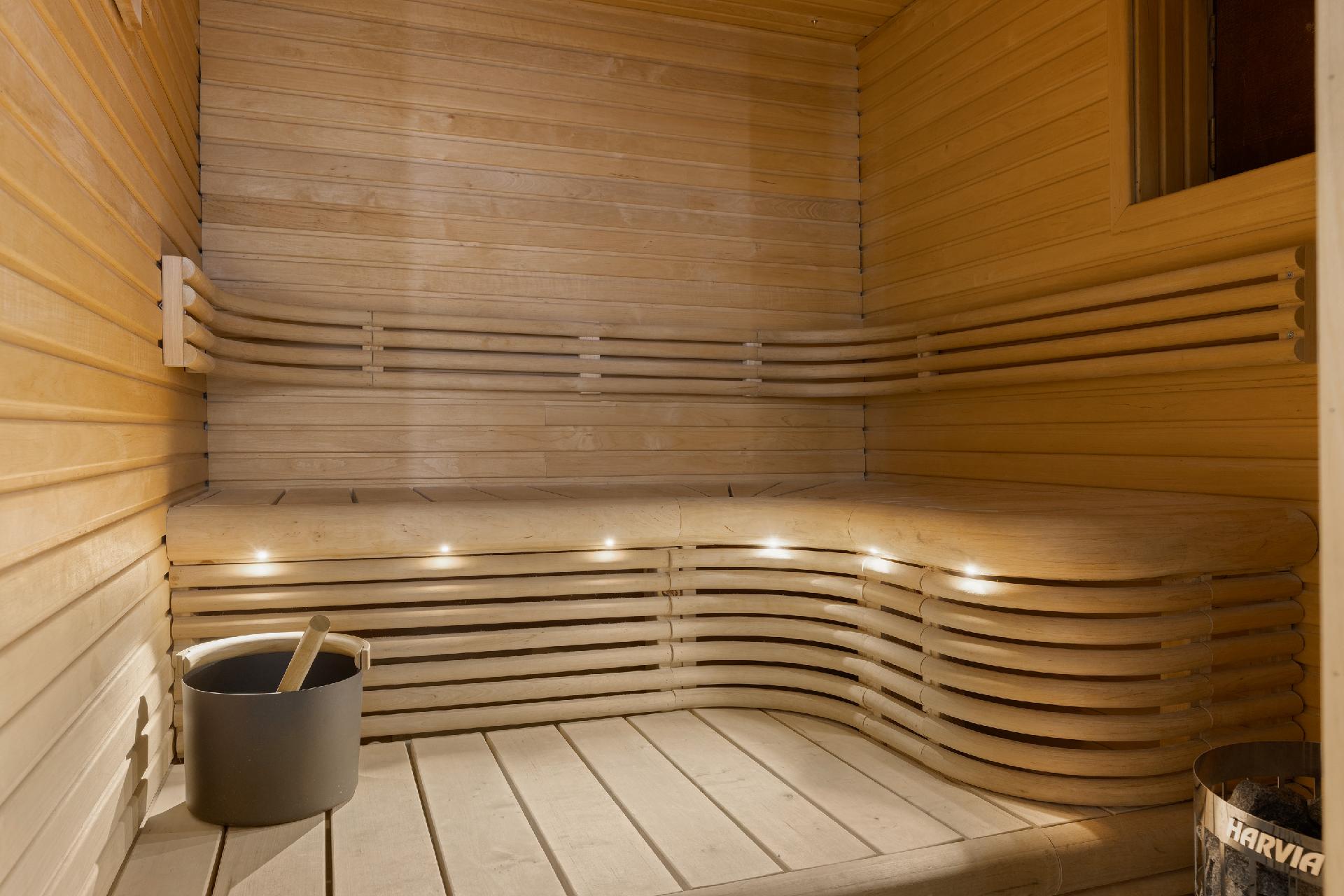 Tunnelmallinen tilava sauna