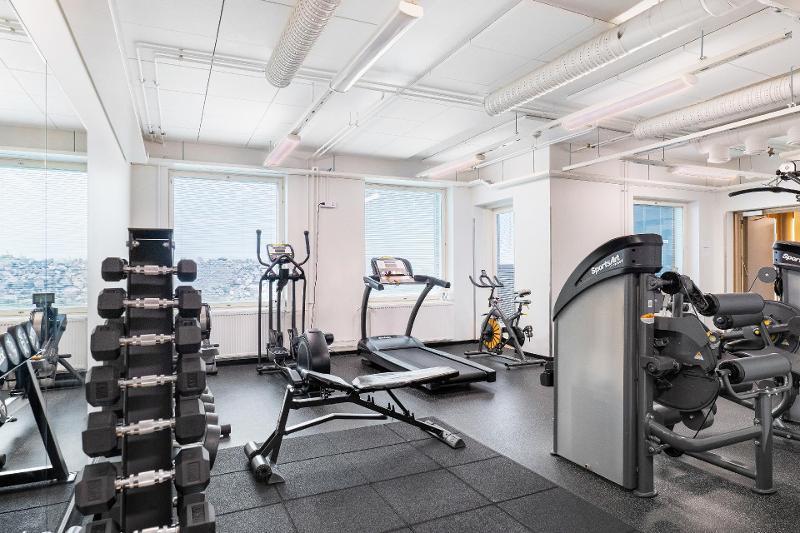 Kuntosali merinäkymillä.