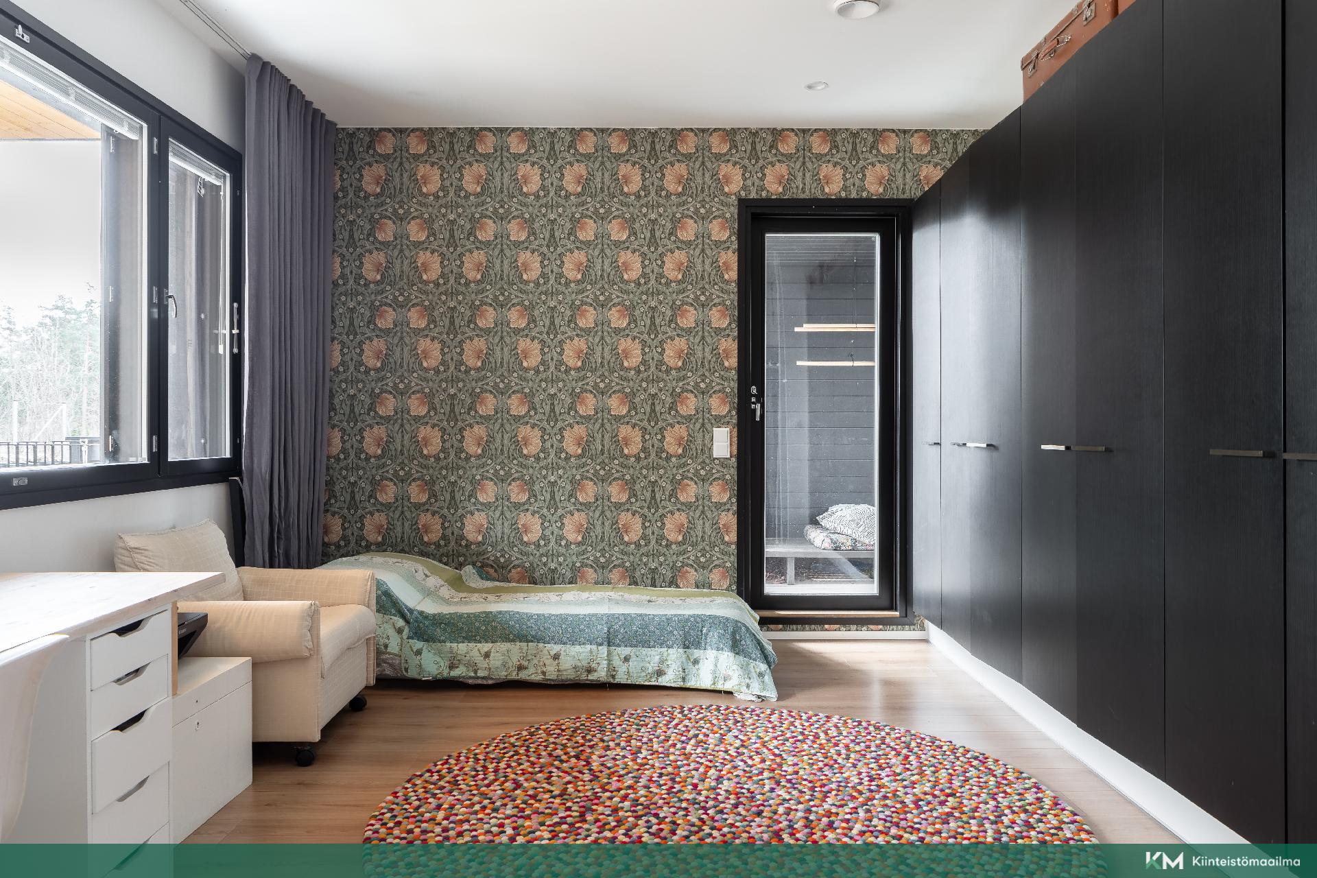 Aulatila väliseinä varauksella - kolmas makuuhuone yläkertaan mahdollinen