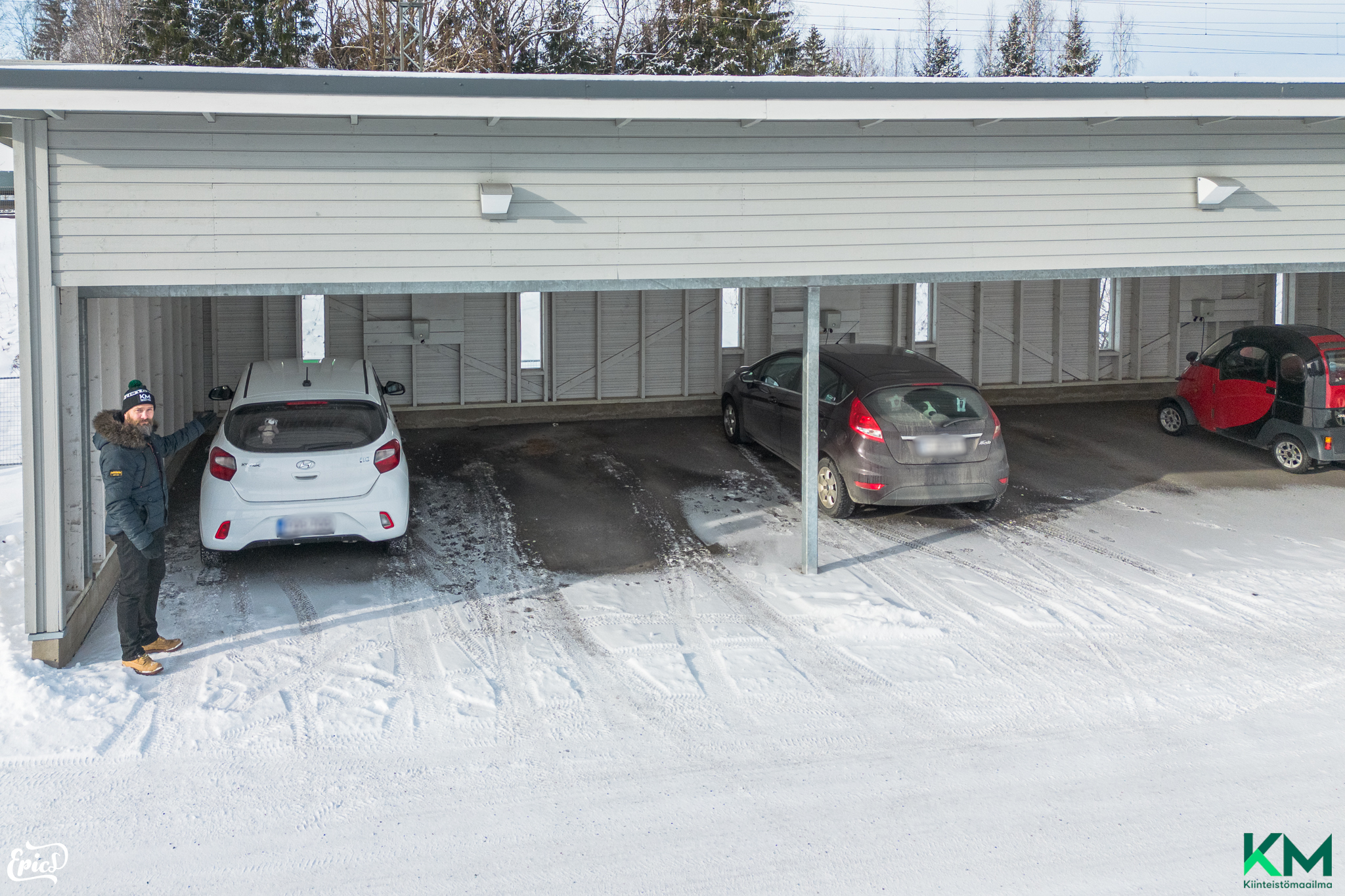 Mahdollisuus ostaa myös autokatospaikka, erillinen osake.