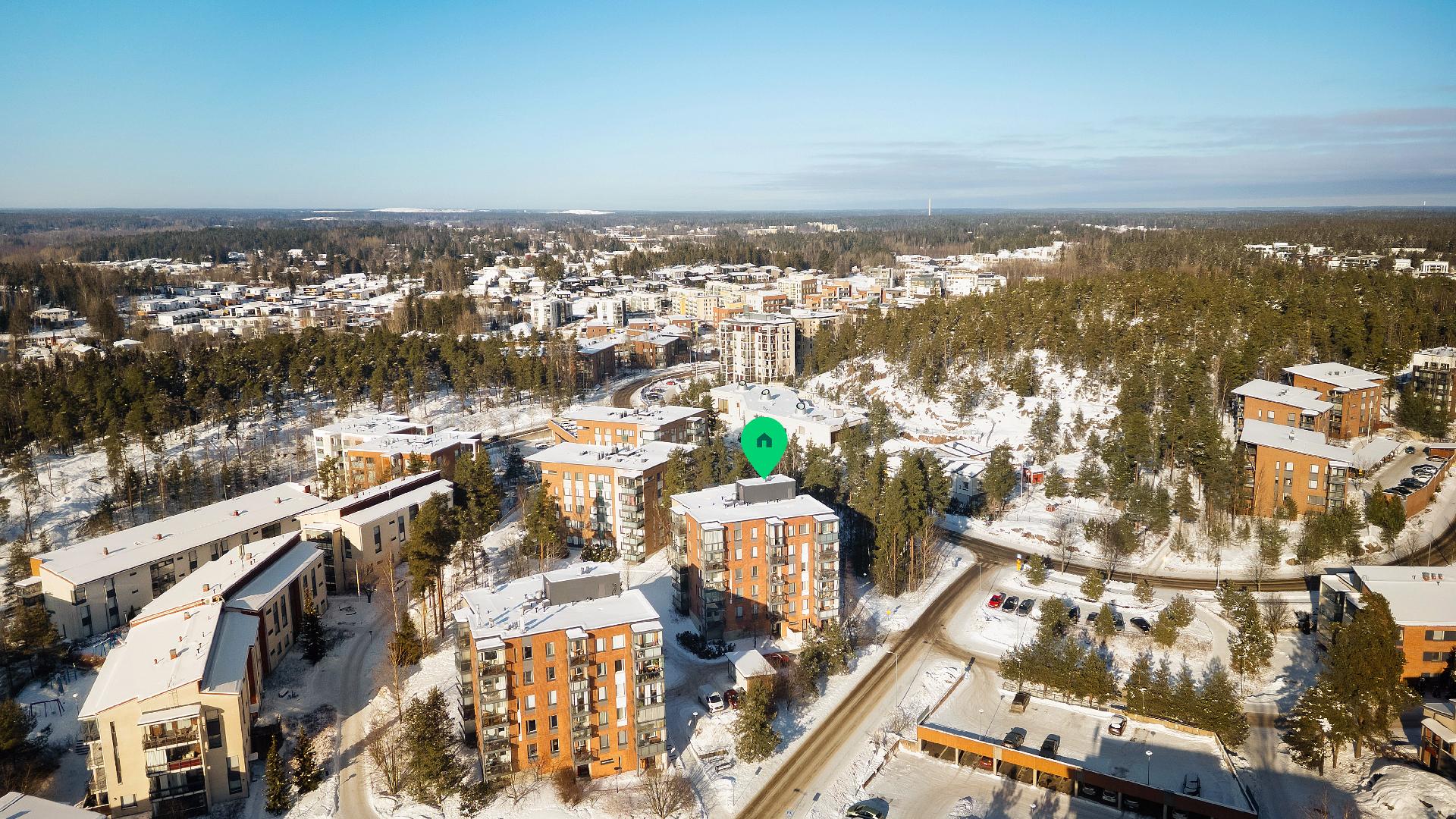 Yhtiön vieressä ulkoilualueet.