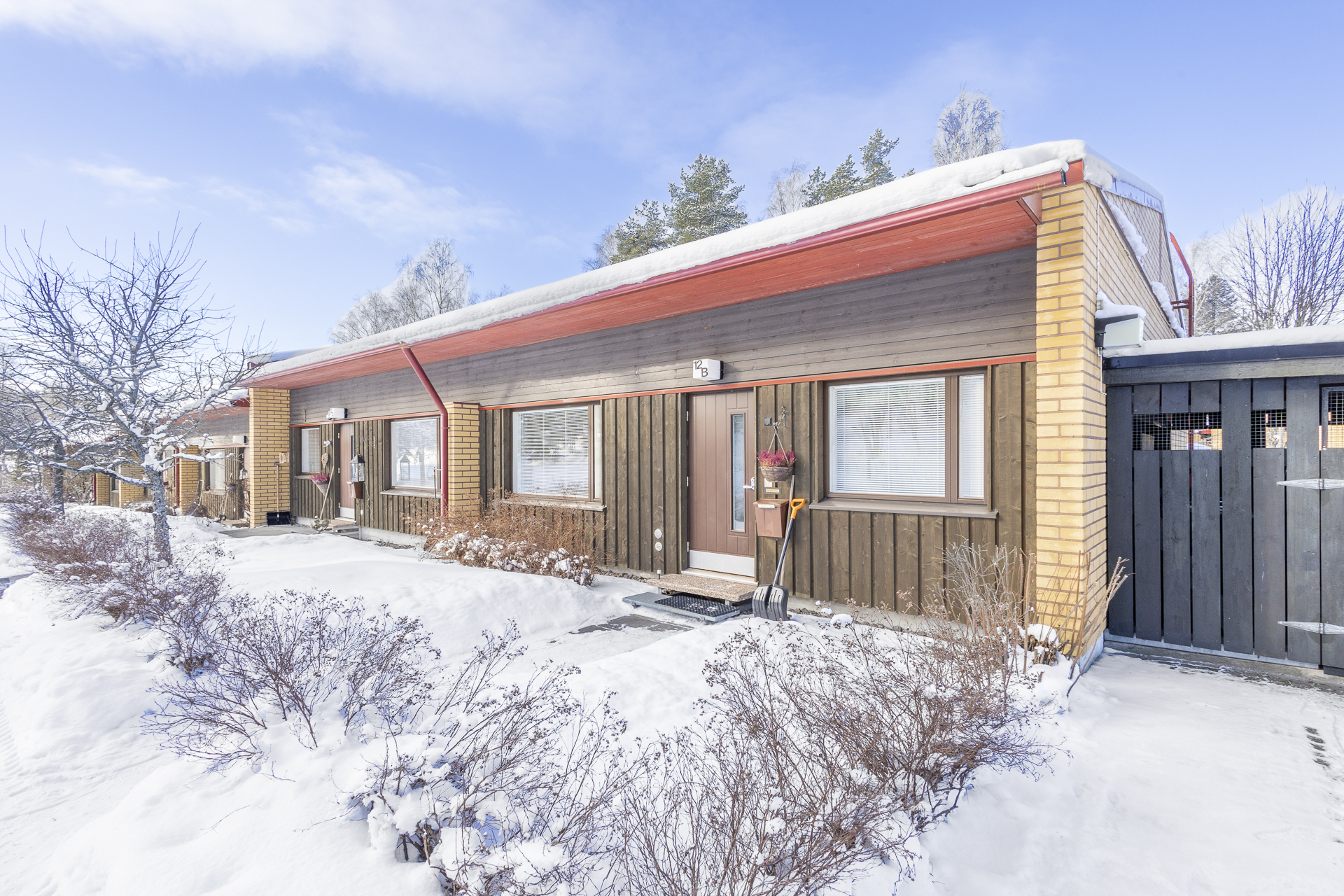 sisäänkäynnin puoli