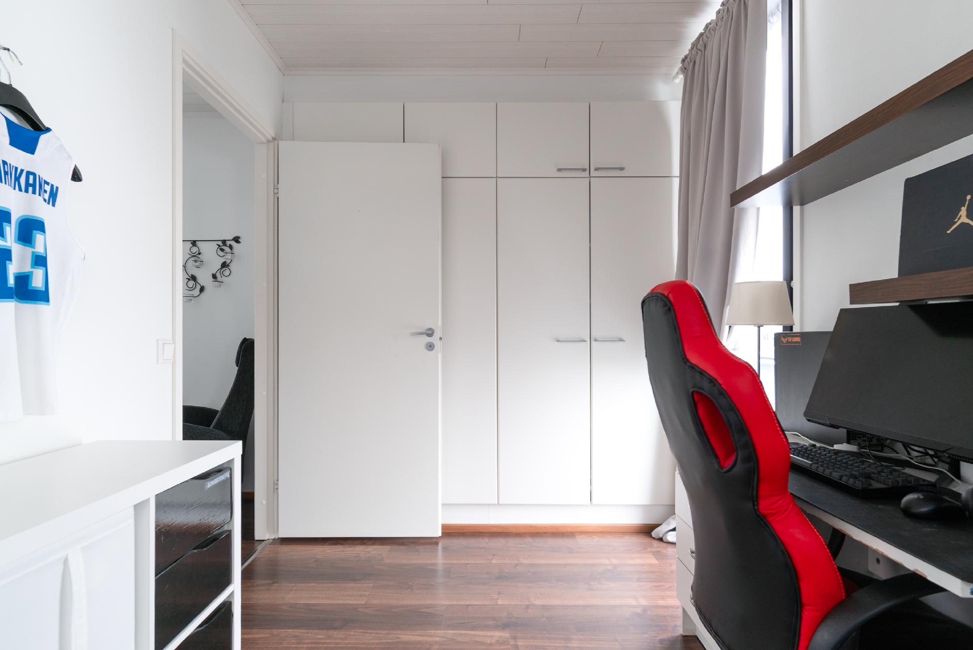 yläkerran makuuhuone 2