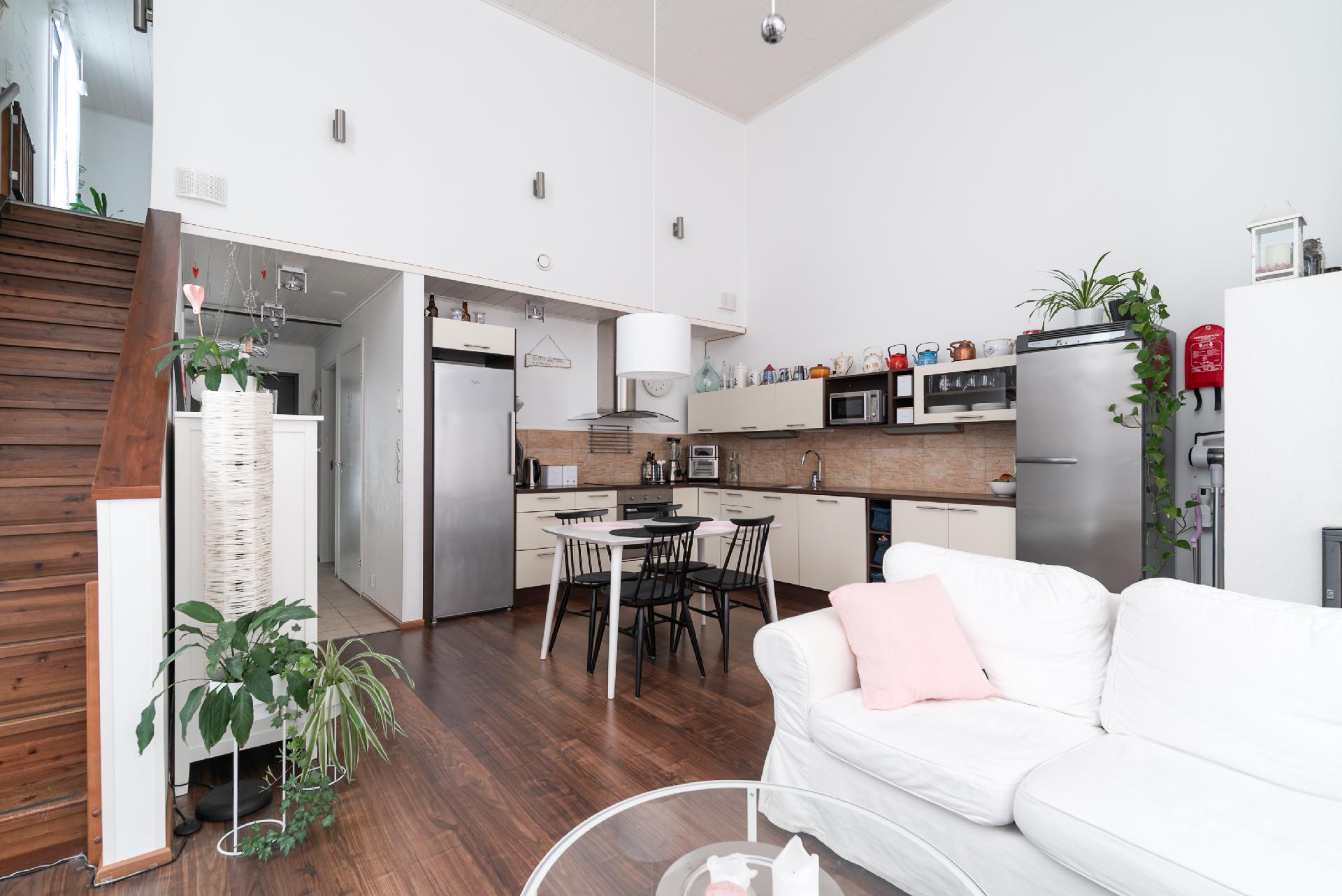 tupakeittiö ja olohuonetta