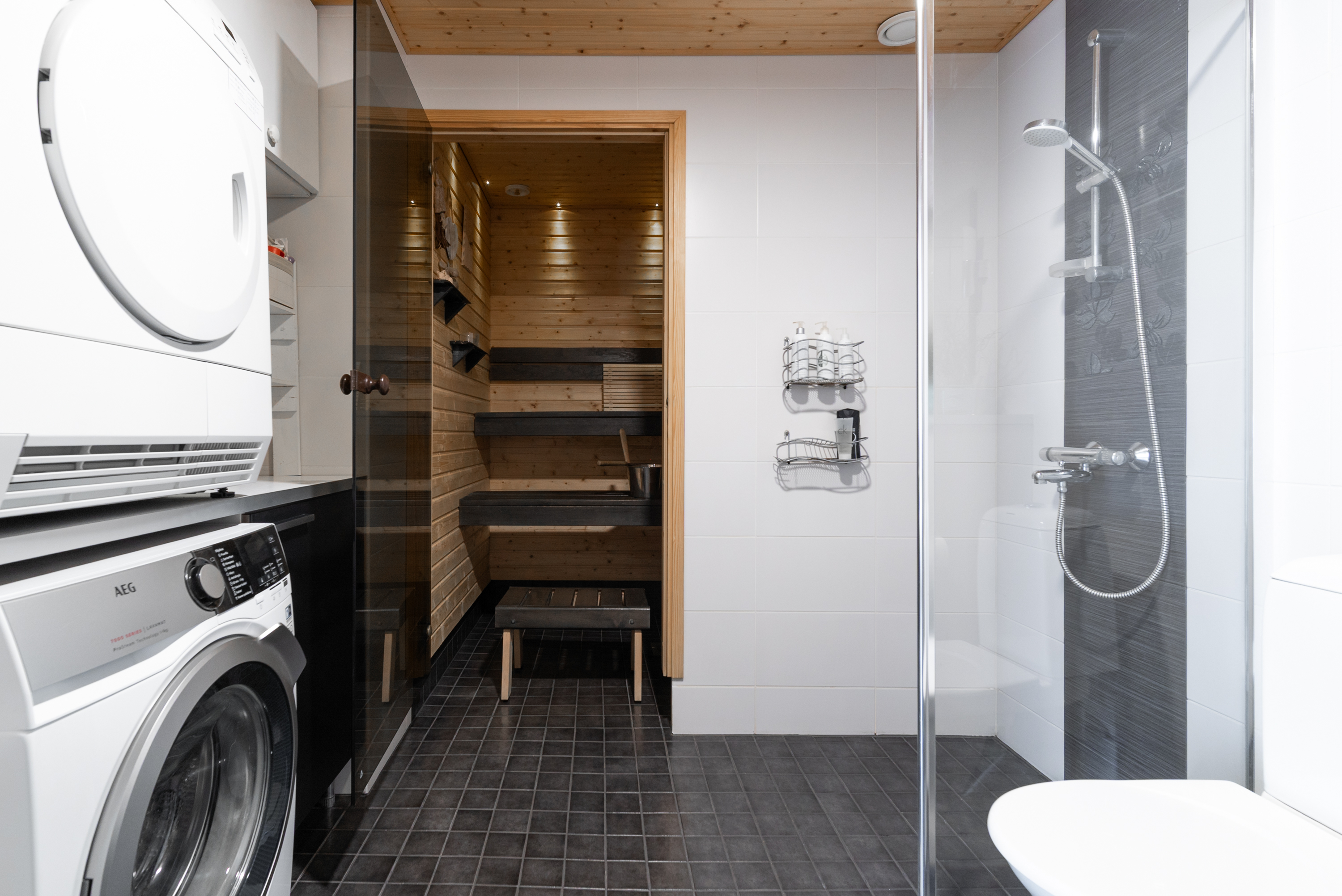kylpyhuone ja sauna