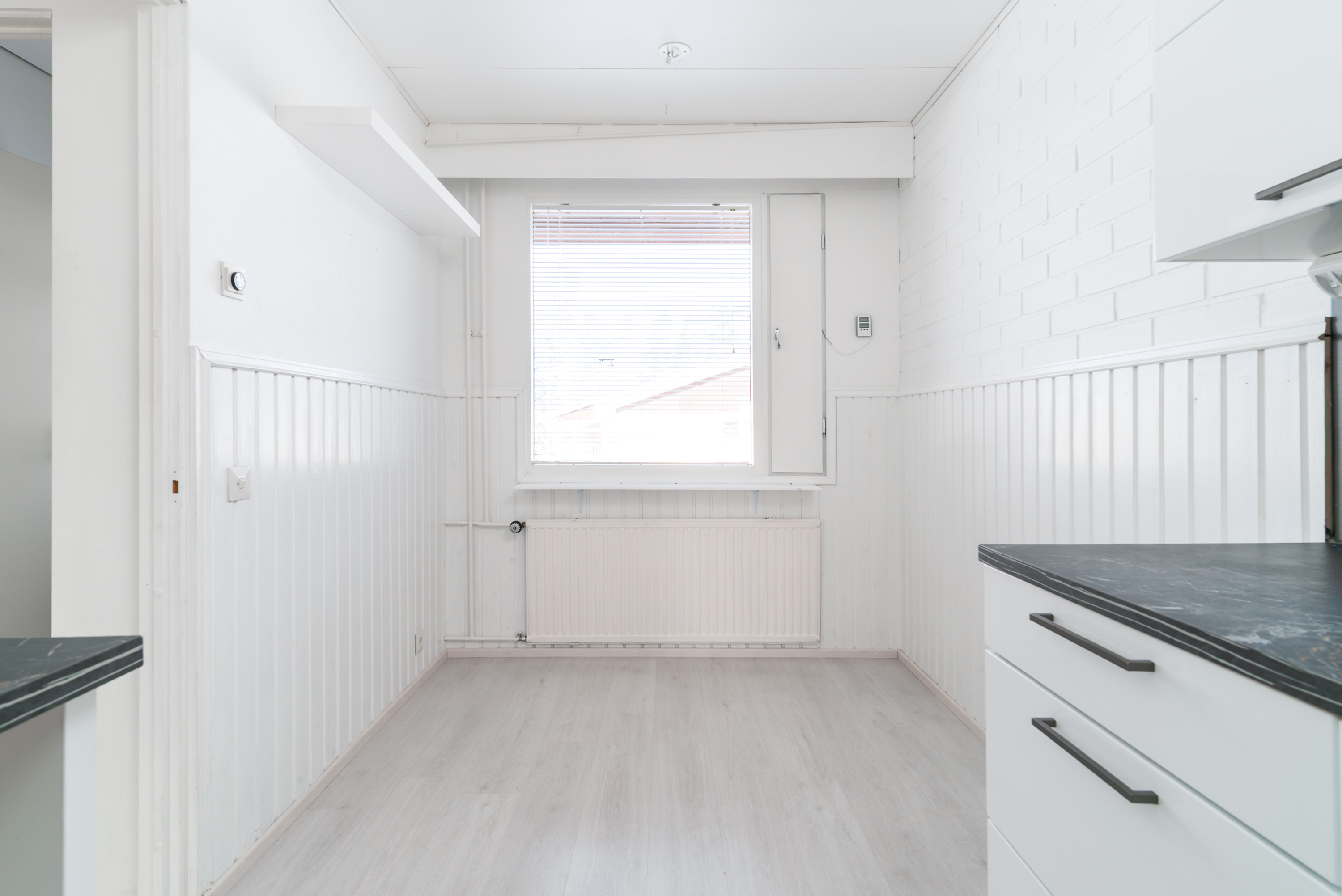 Keittiössä tilaa ruokapäydälle