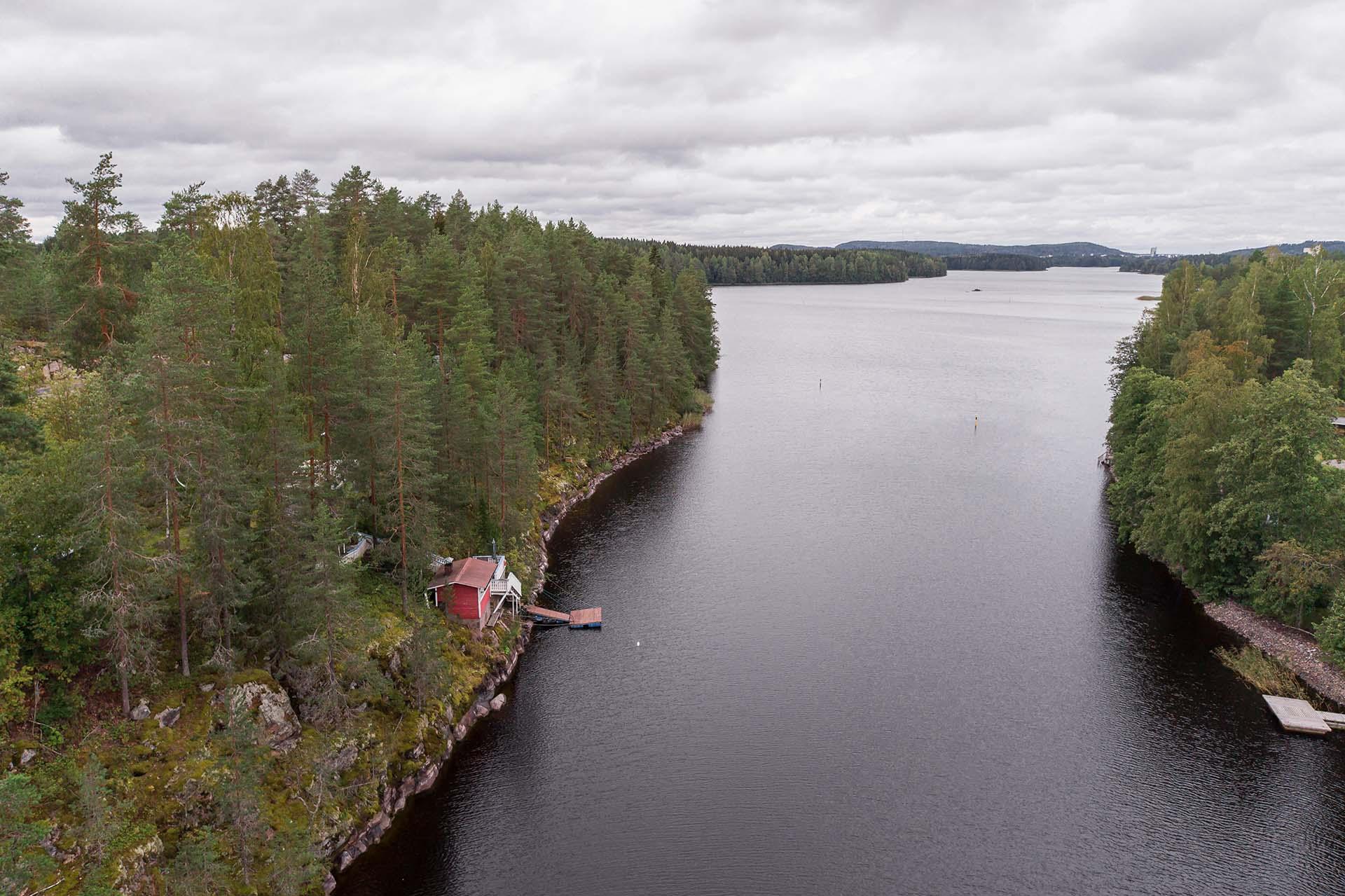 kanavan varrella,länsi ranta