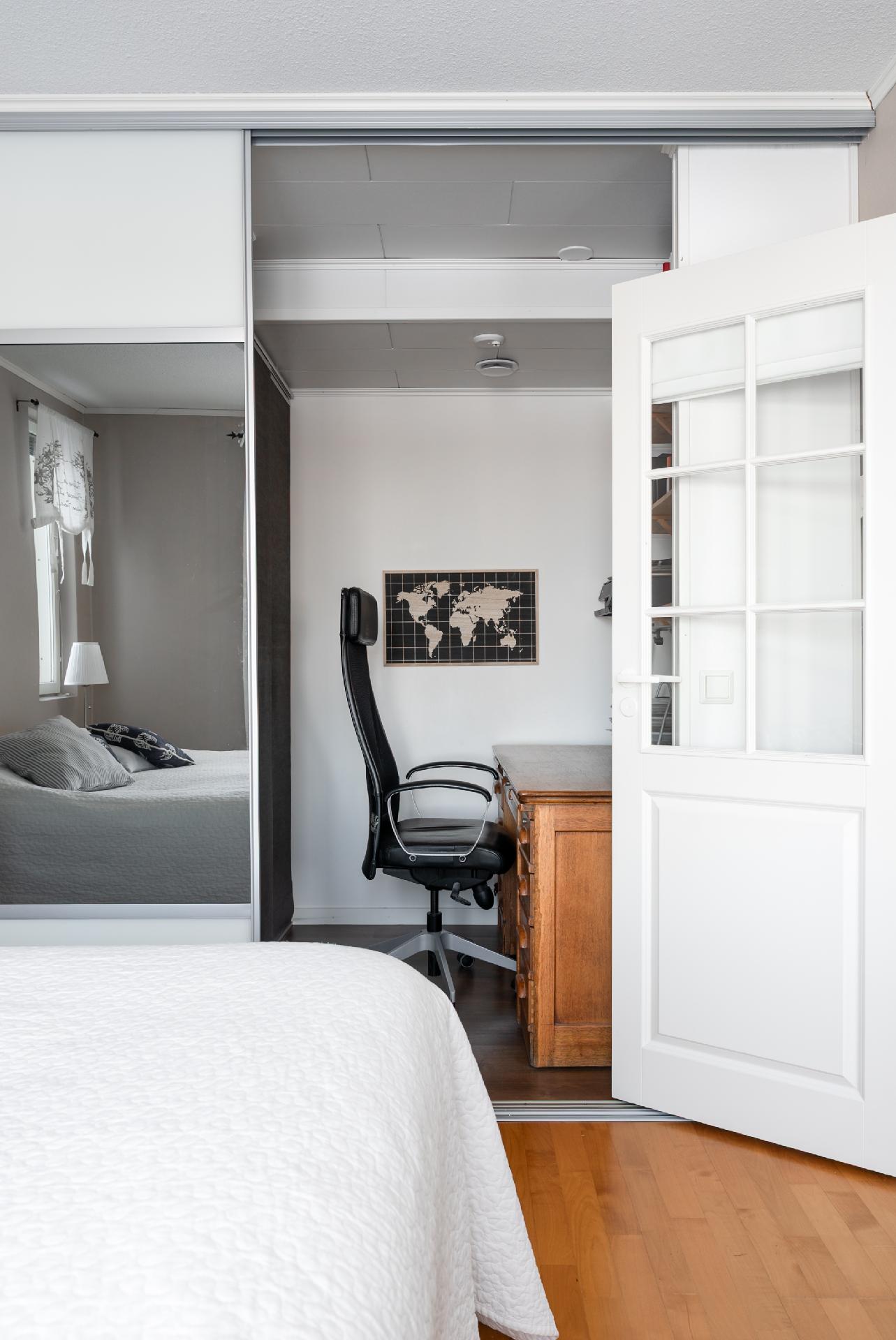 Makuuhuoneessa työnurkkaus