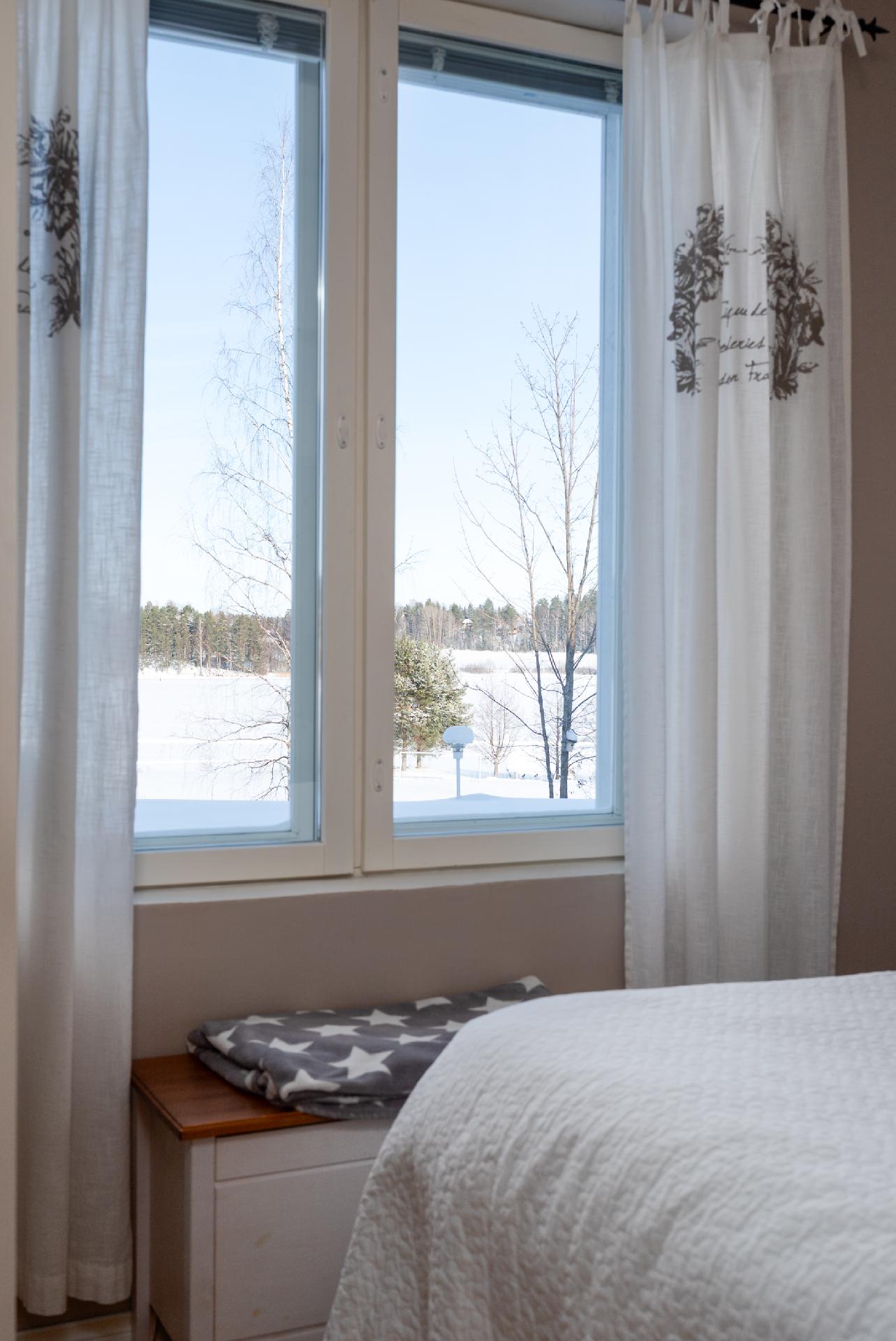 Näkymää alakerran makuuhuoneesta