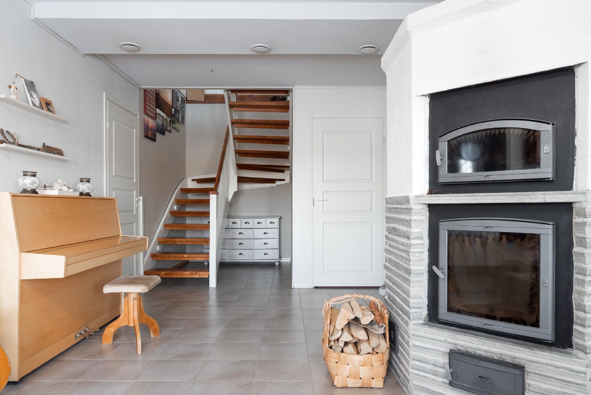 Alakerran takkahuone