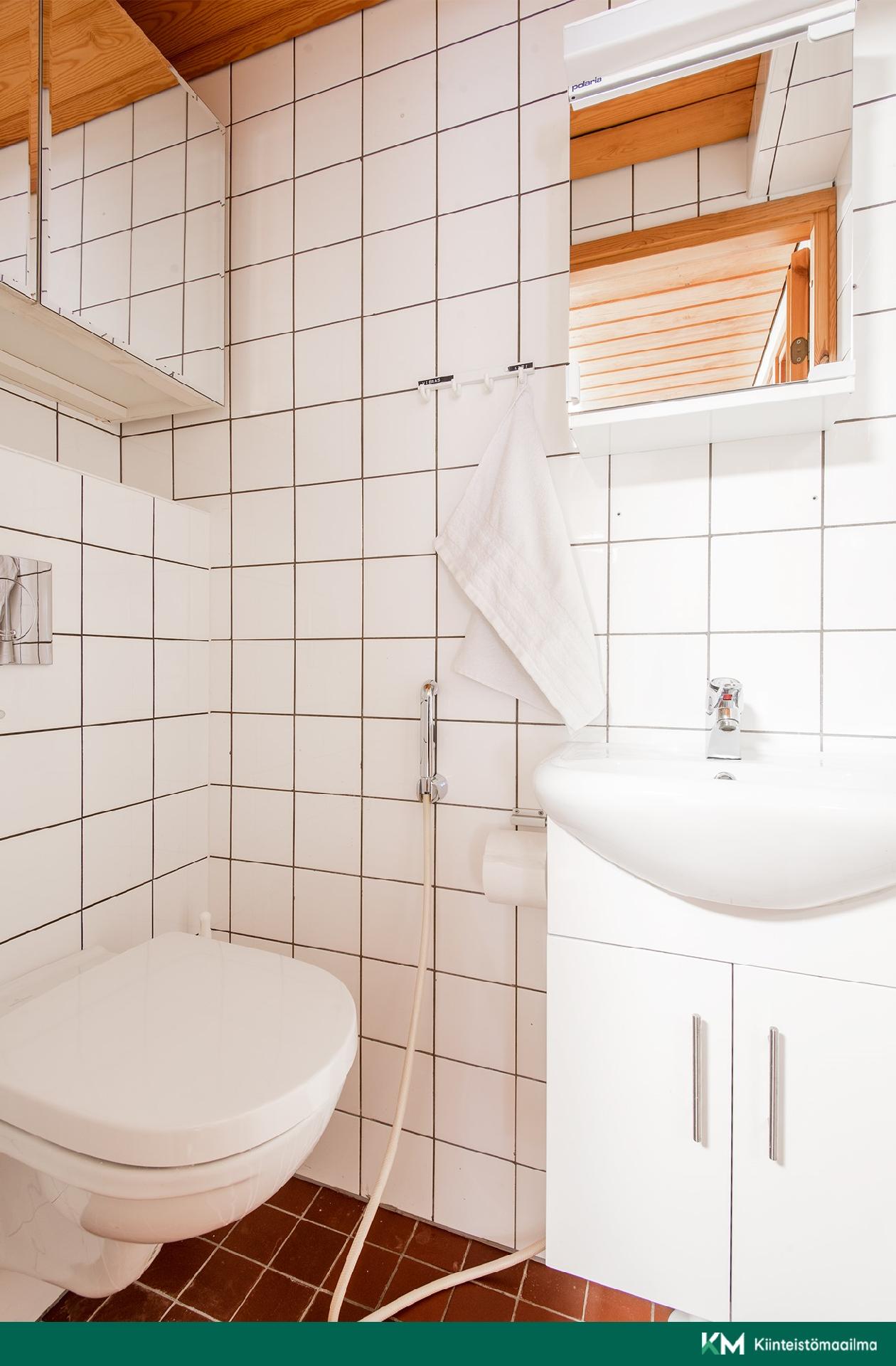 Wc 3 suihkutilan yhteydessä