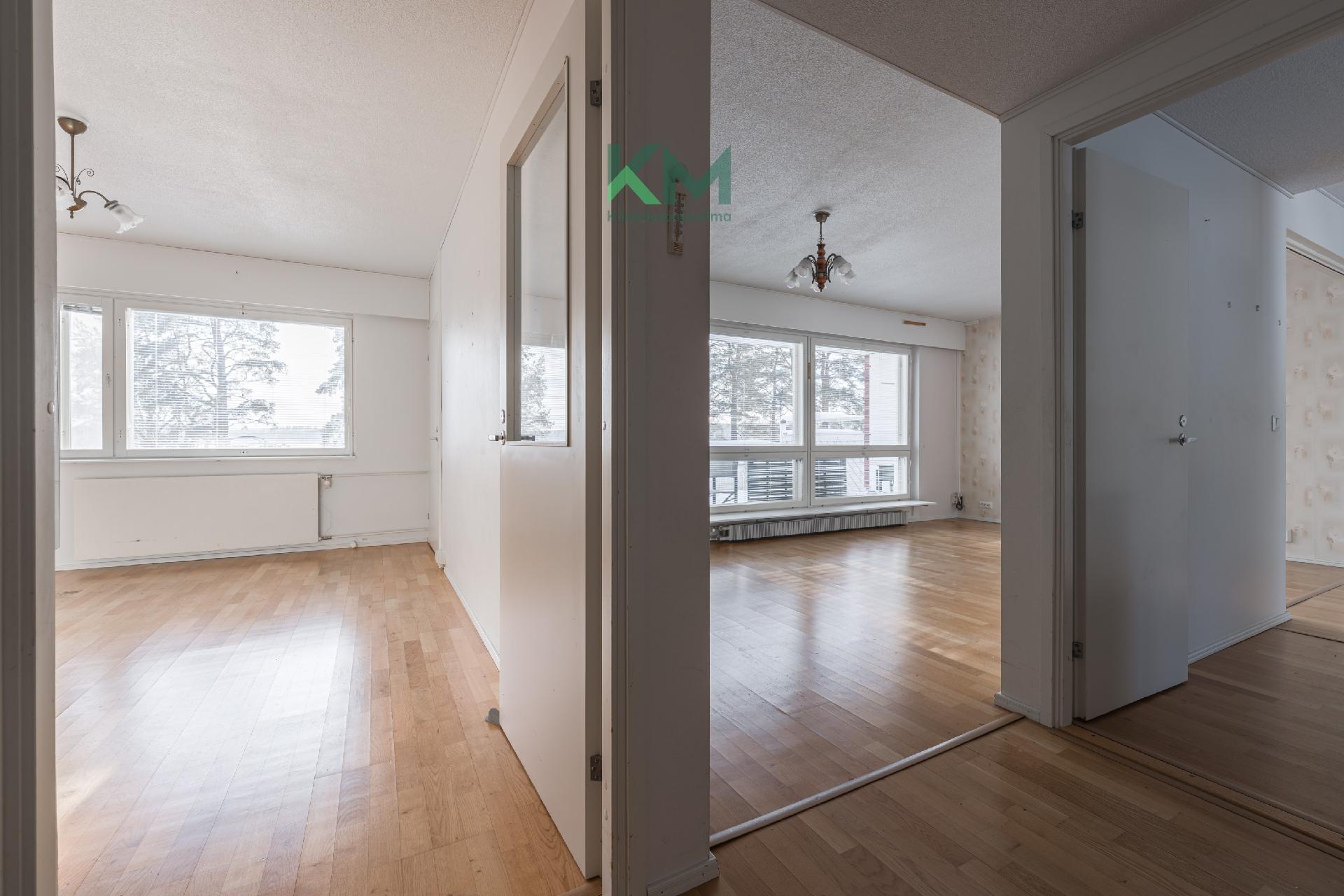 Eteisestä huoneistoon päin