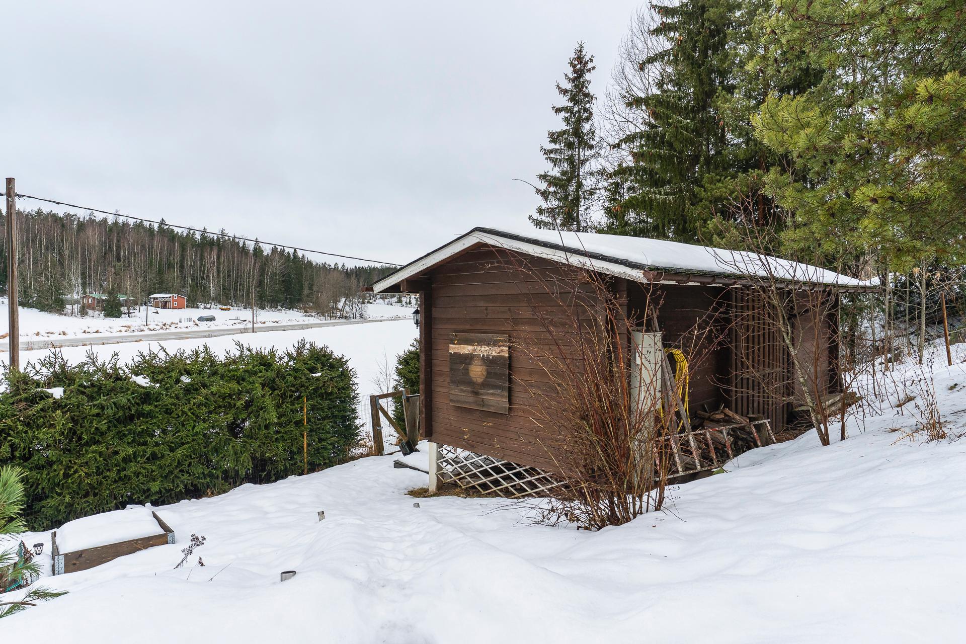 Työhuone/varasto (vanha sauna)