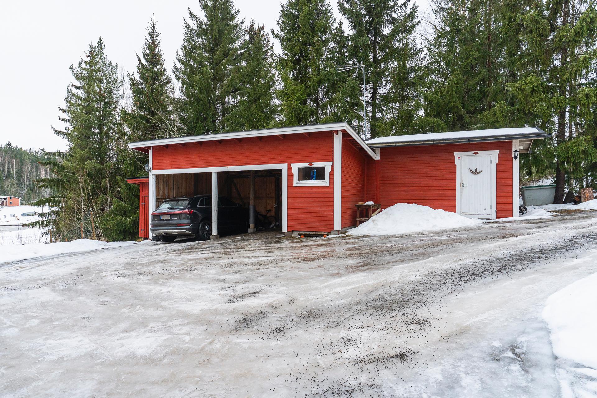 Autokatos-varasto -rakennus