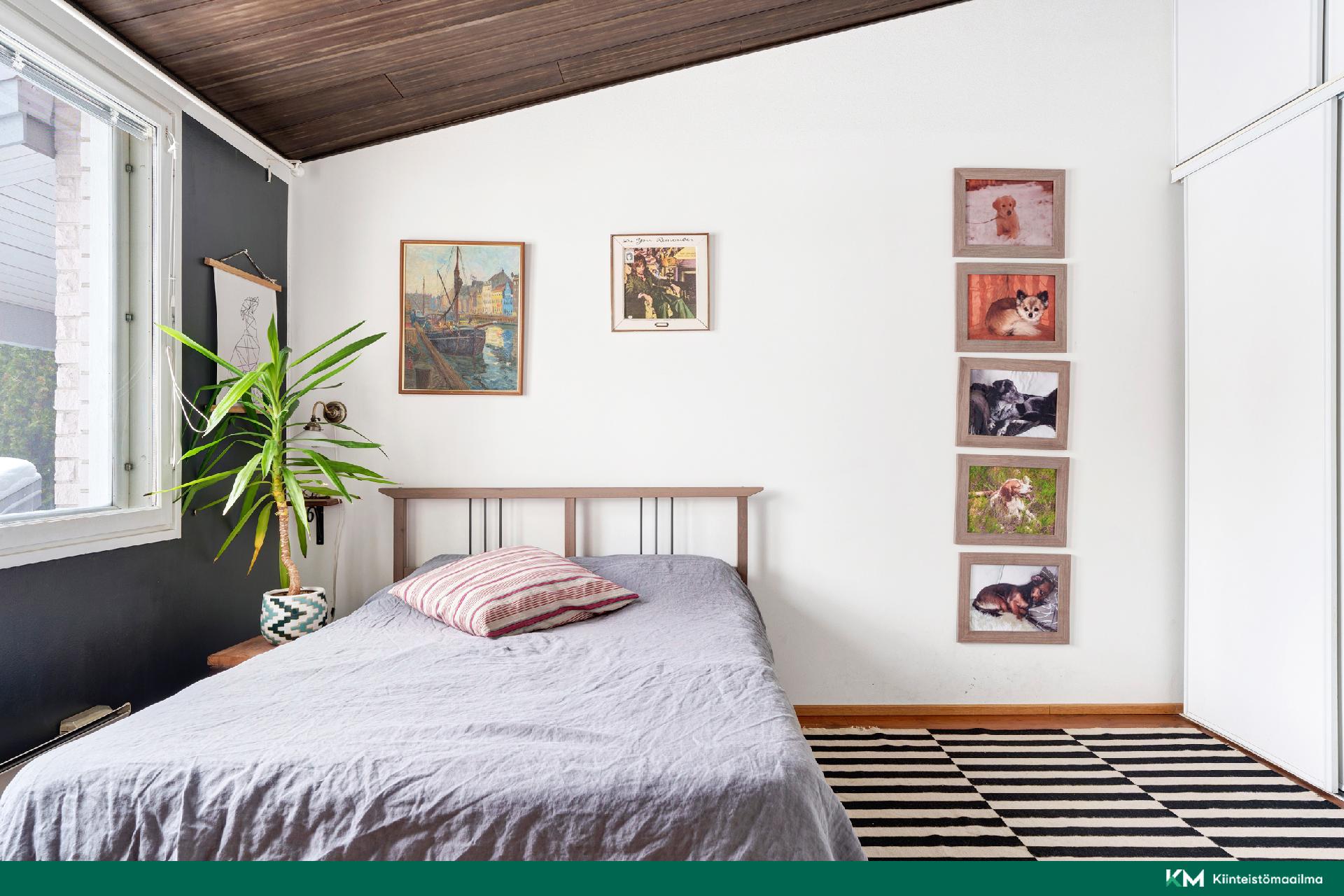 Yläkerran makuuhuone