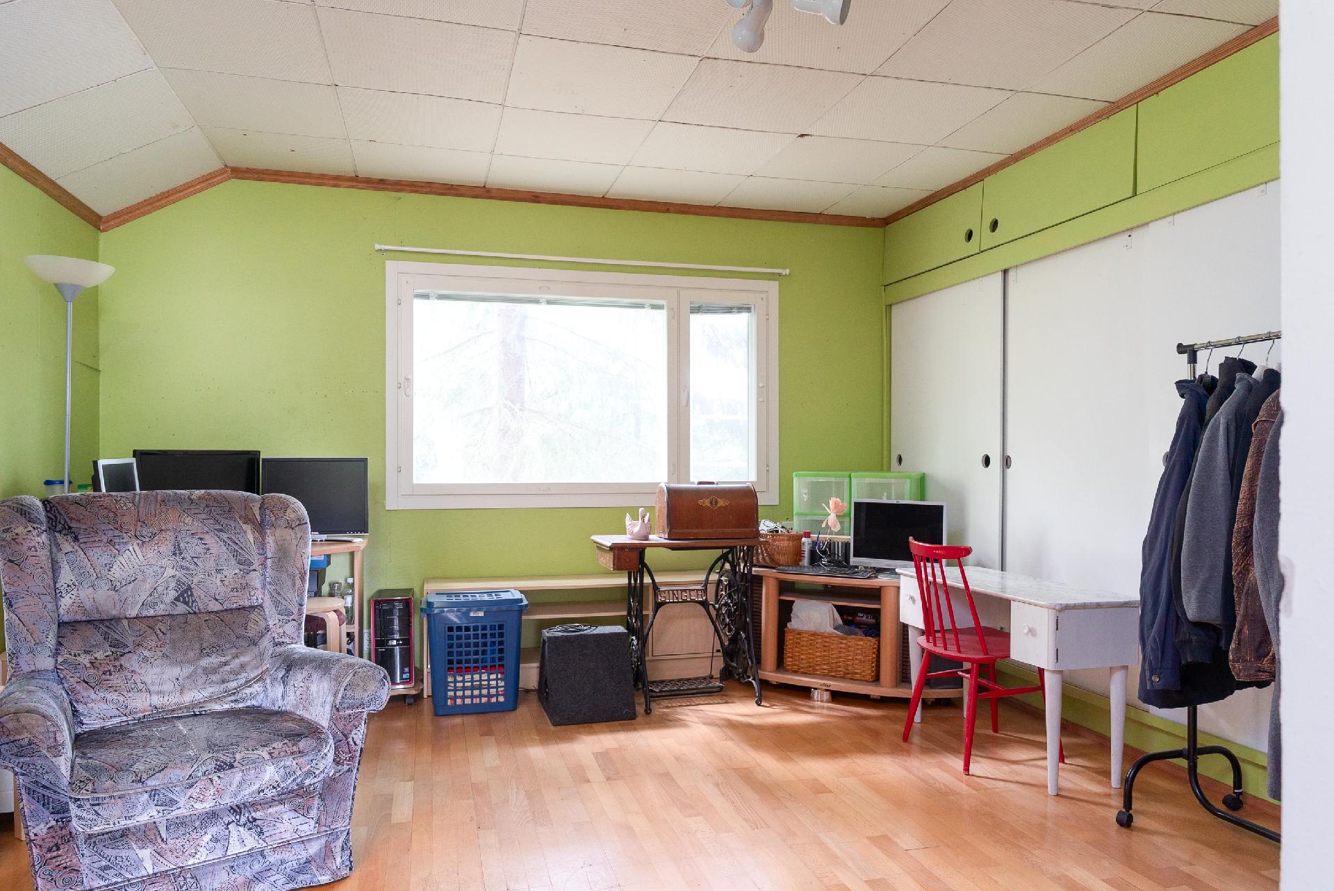 yläkerran makuuhuone