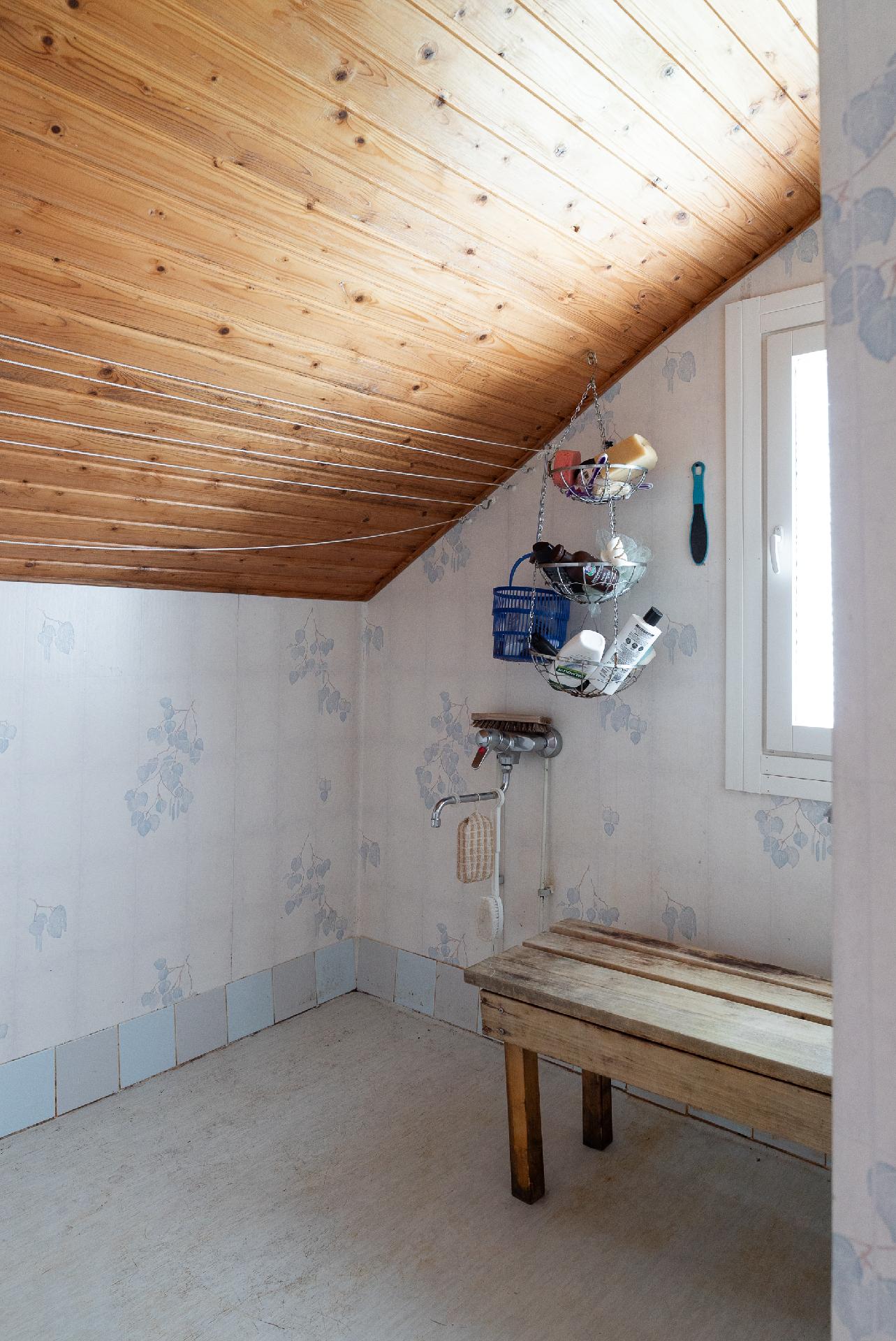 yläkerran kylpyhuone