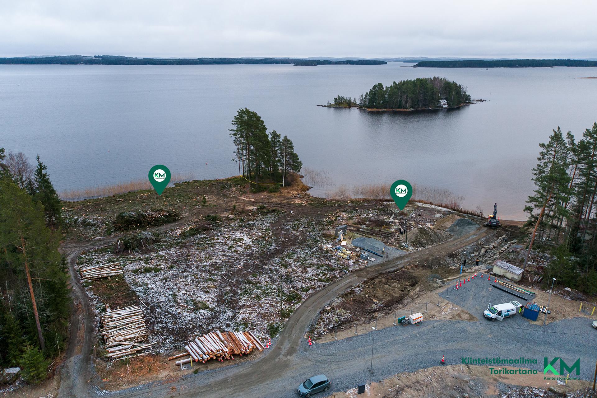 talot sijaitsevat logojen kohdalla