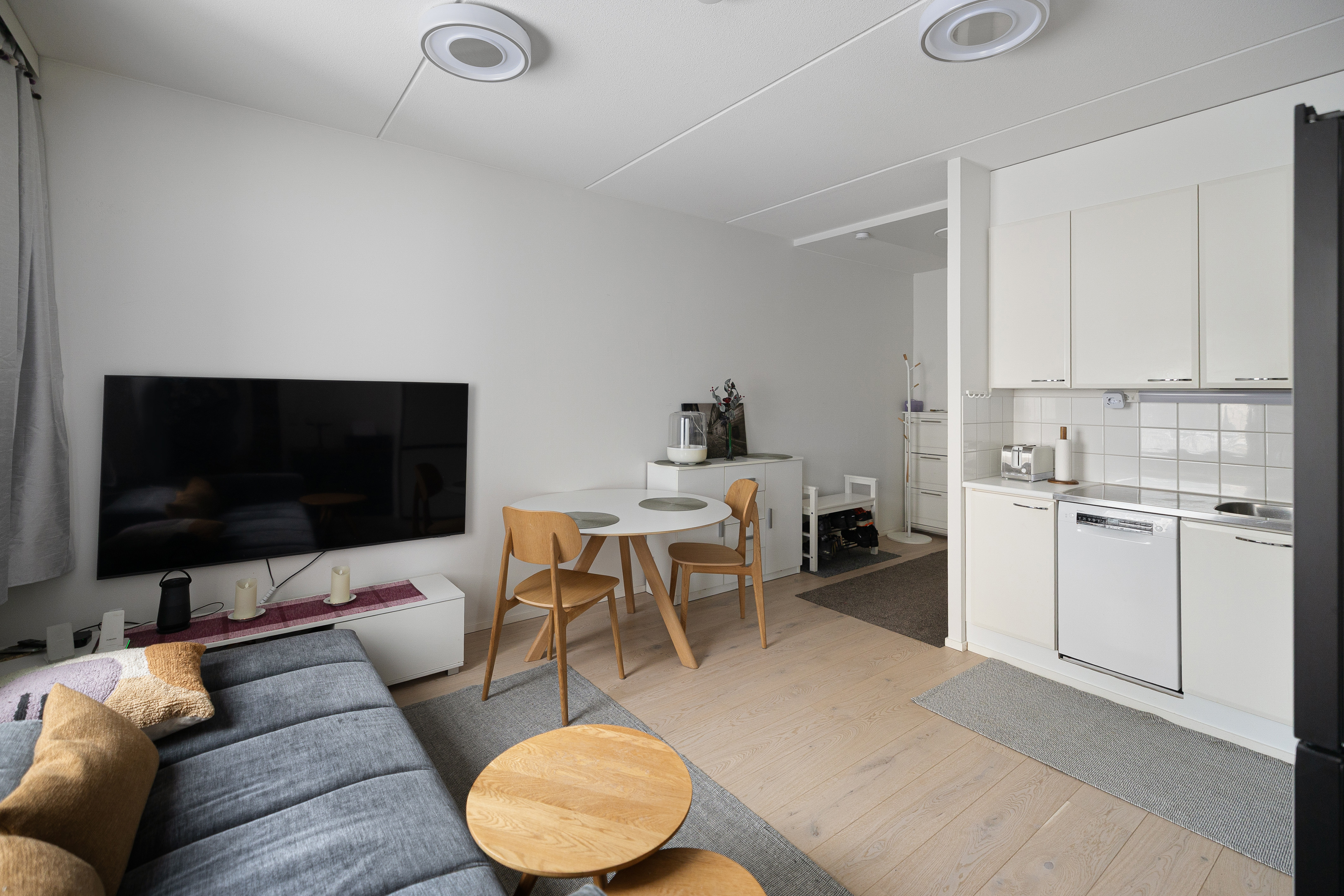 Olohuone/ruokailutila