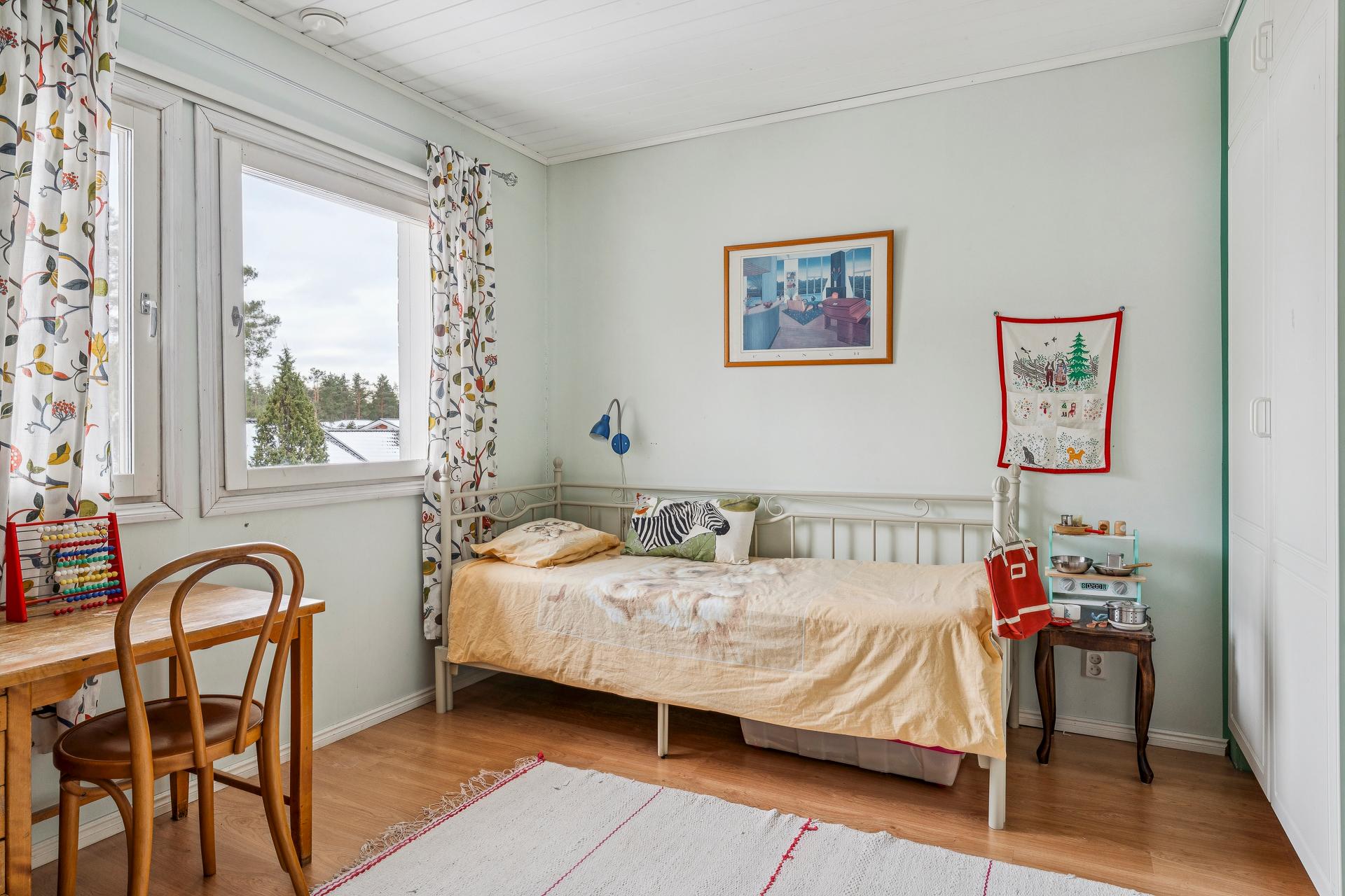 Yläkerran toinen makuuhuone