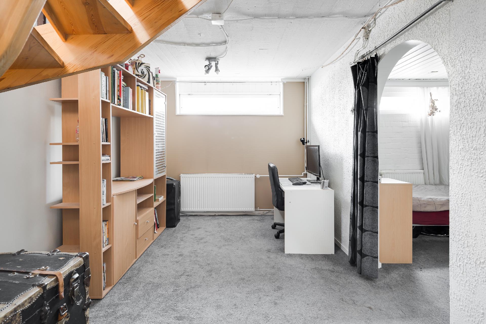 Alakerran askarteluhuone