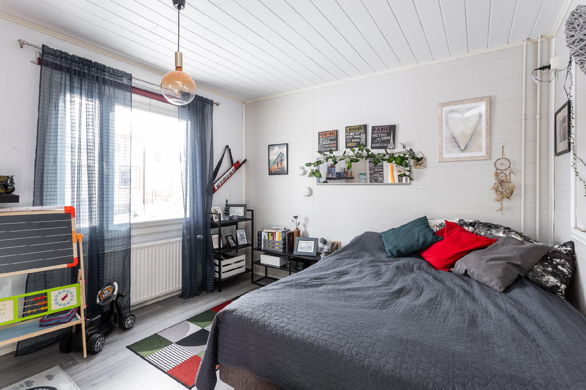 Keskikerroksen makuuhuone