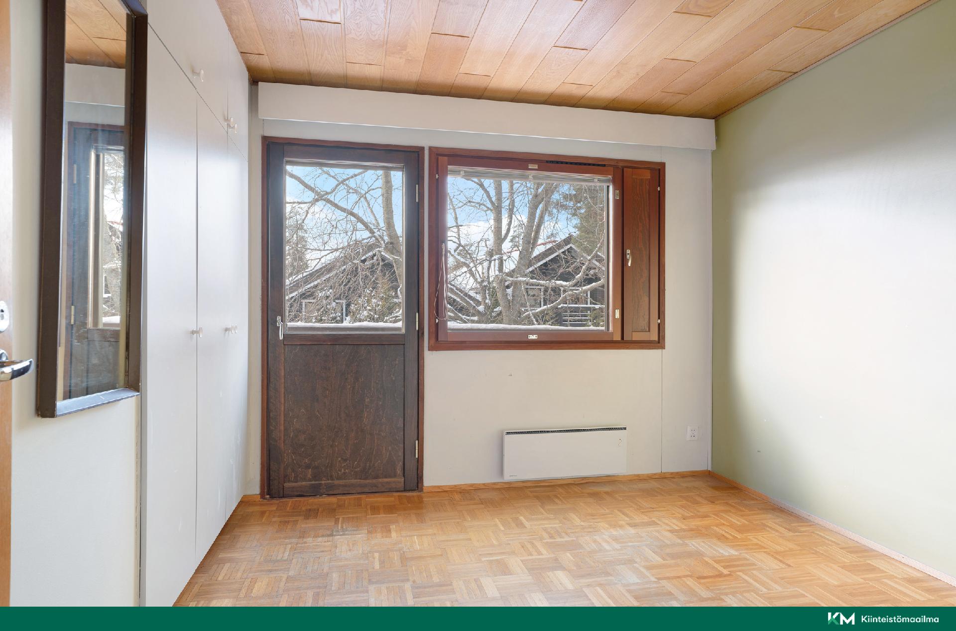 Makuuhuone 1 (käynti parvekkeelle)