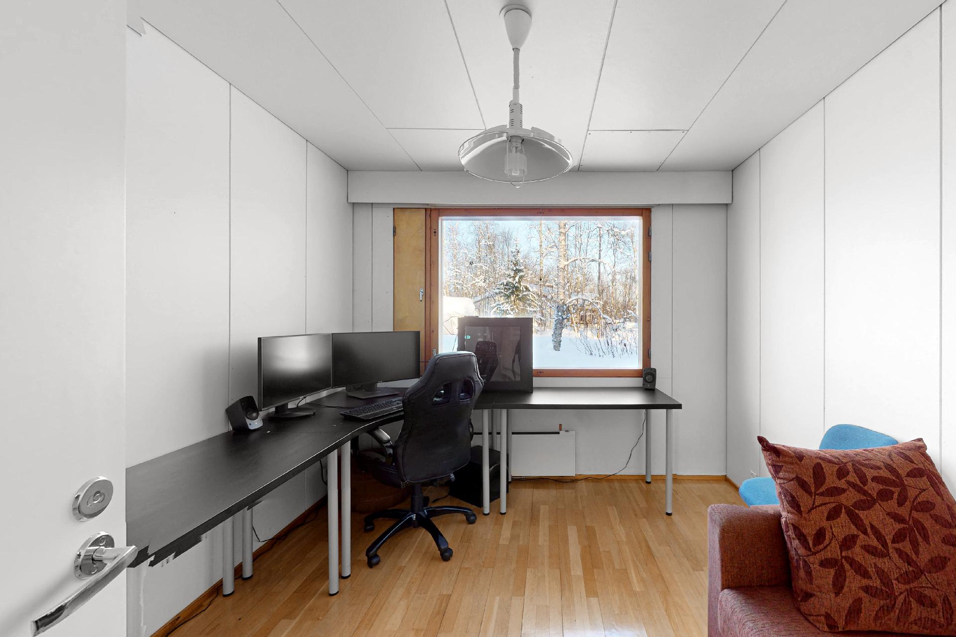 Makuuhuone 1 vähän pienempi kuin toiset makuuhuoneet