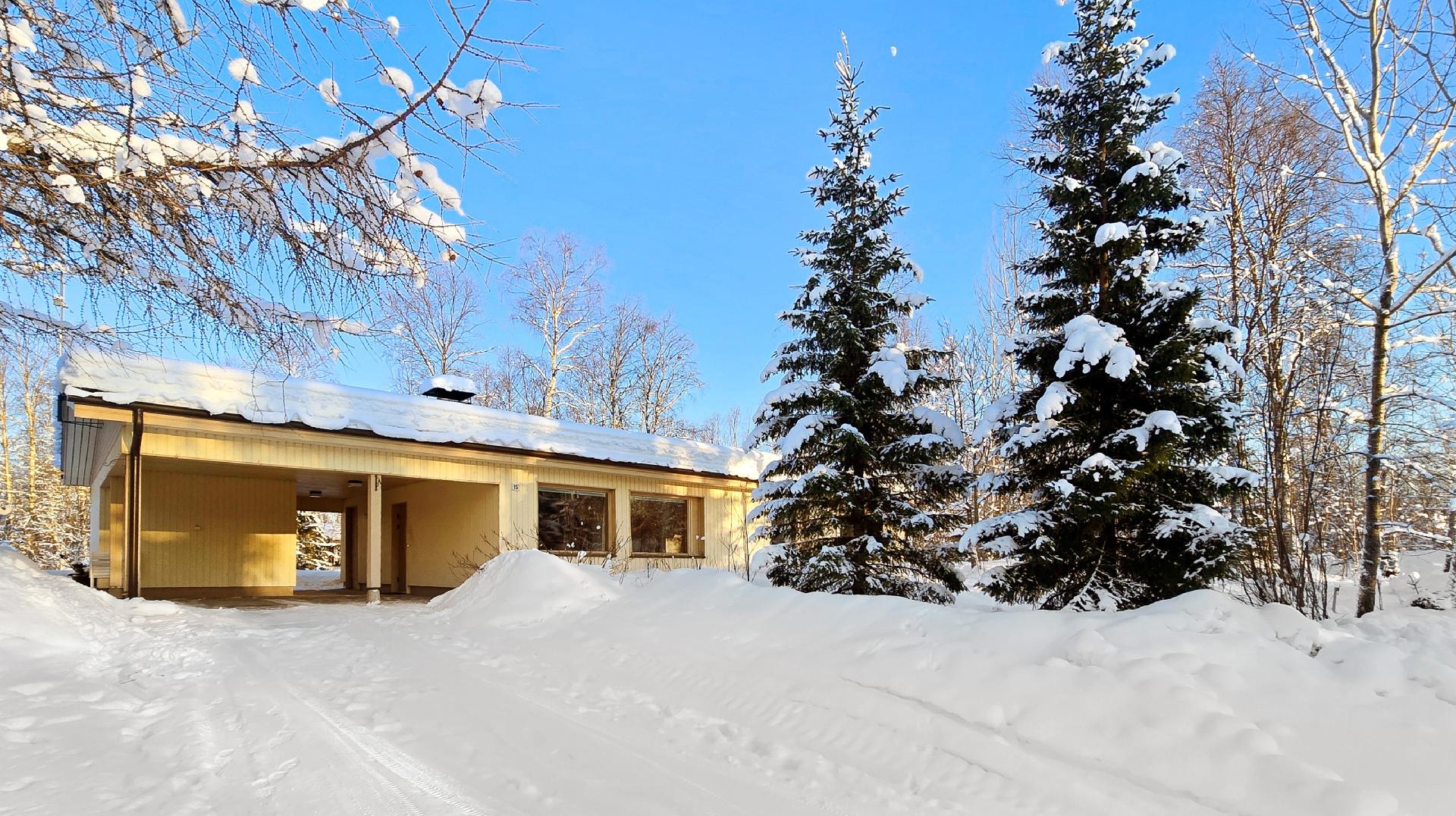 Rauhallinen sijainti lähellä kaikkia Ivalon palveluita!