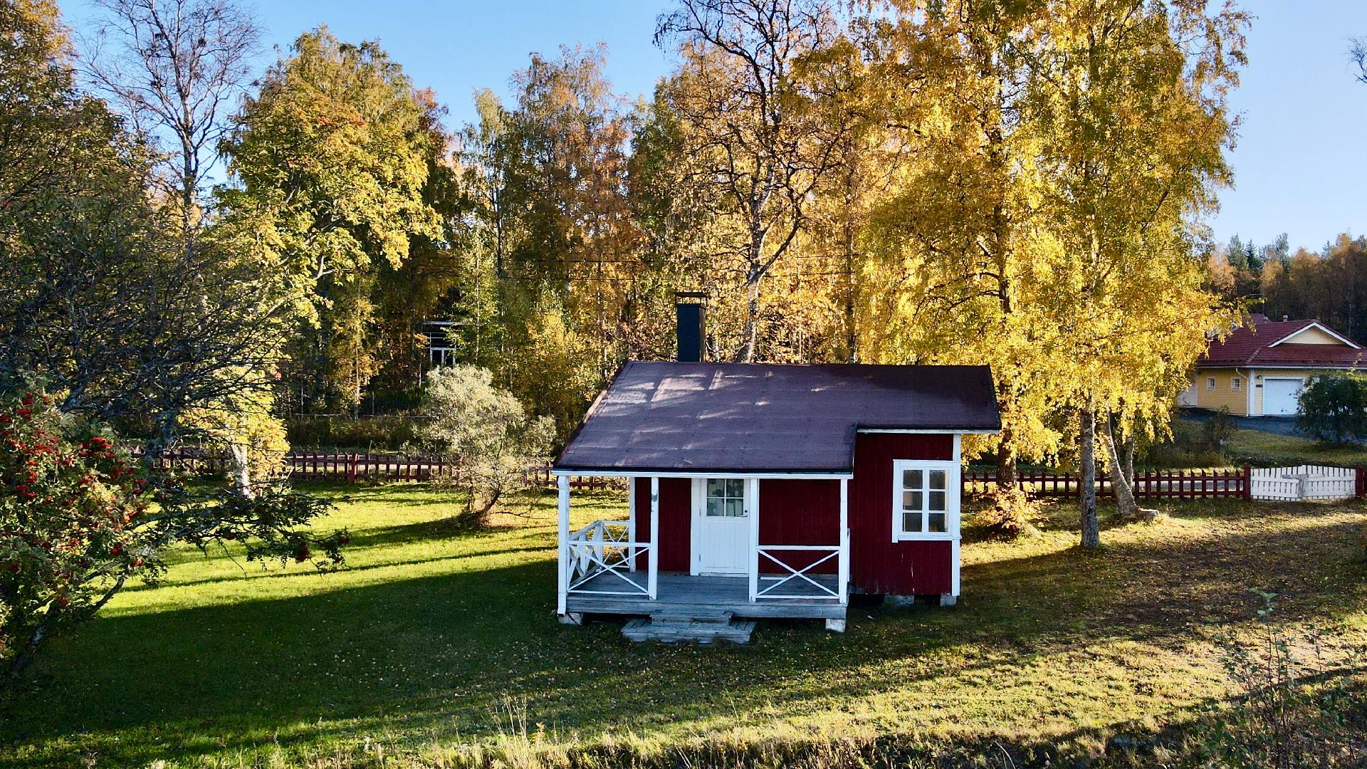 Rantahuvila syysauringossa