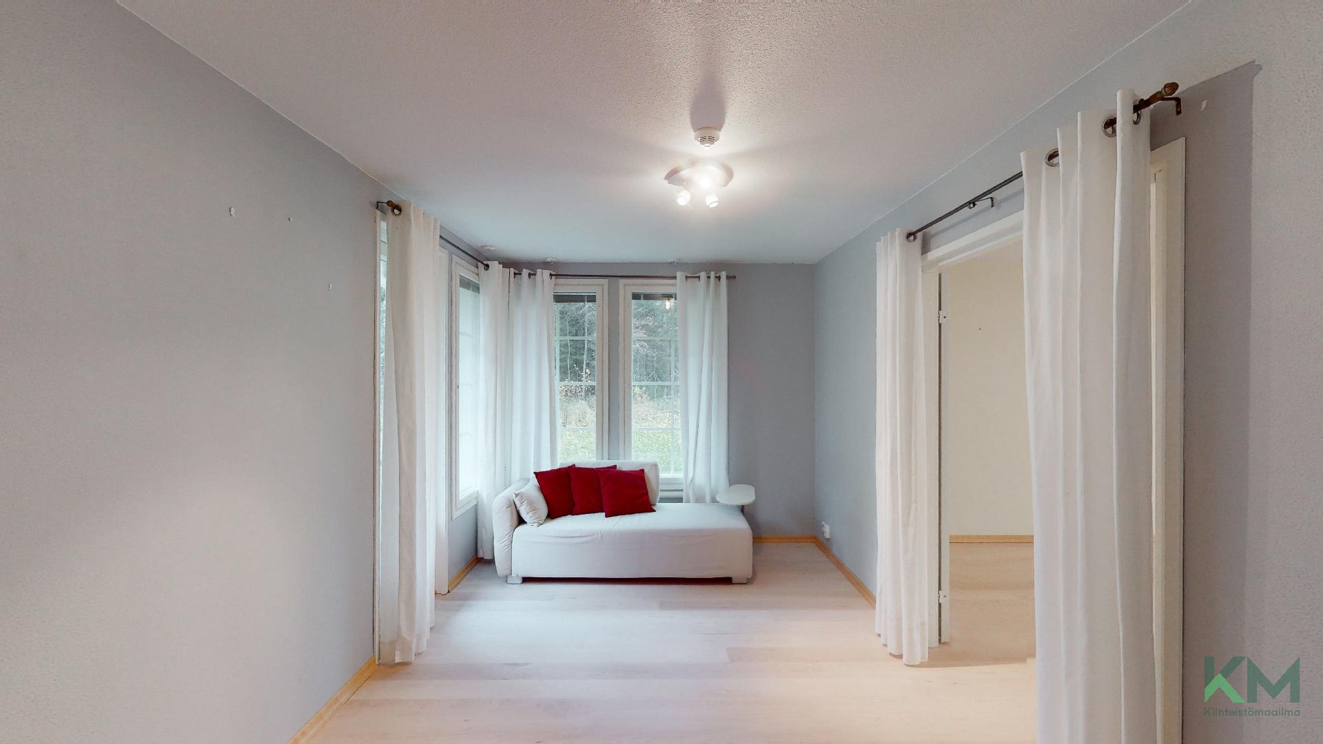 Makuuhuone/työhuone