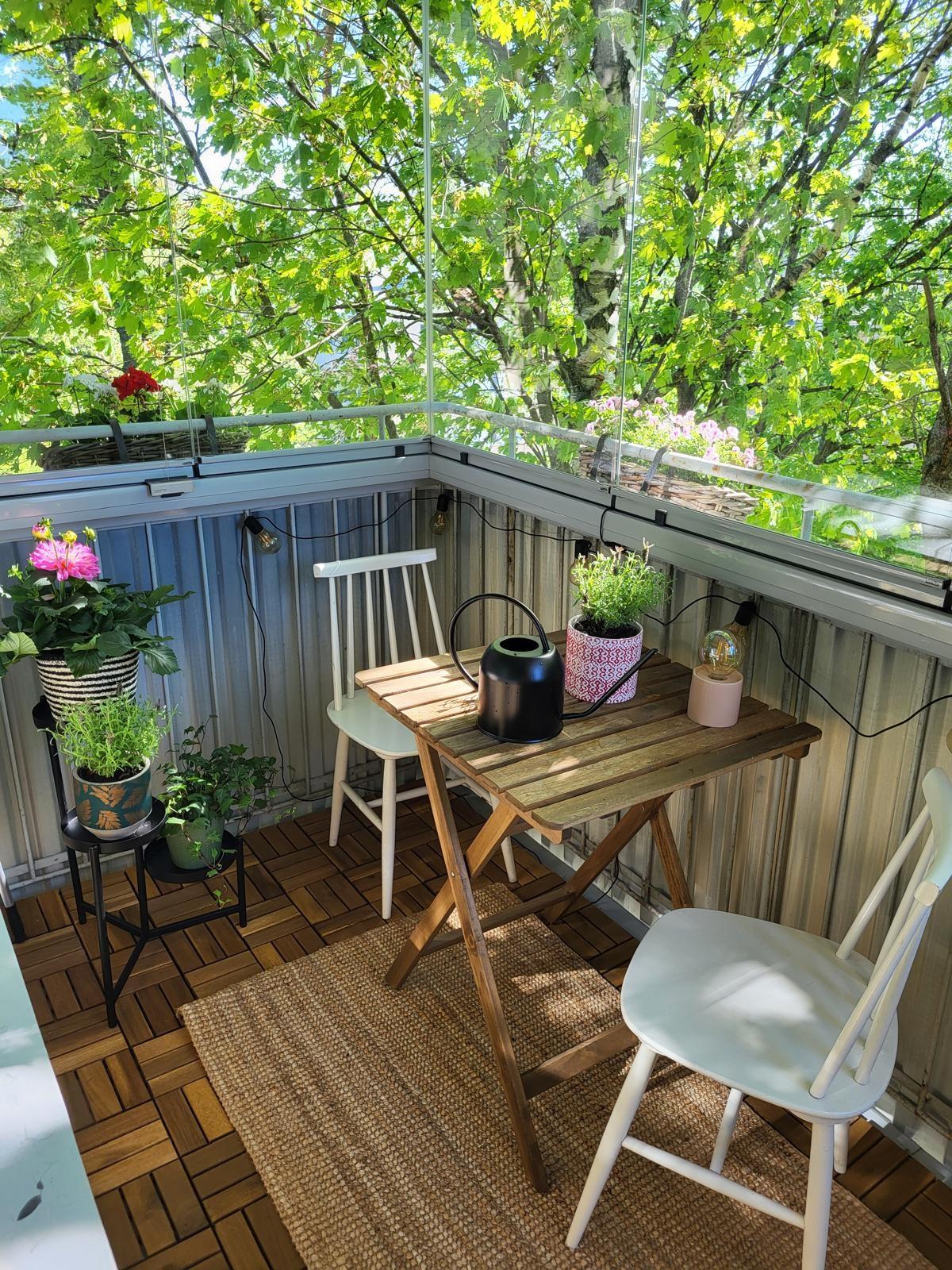 Arkiston kätköistä (omistajan parvekekuva kesällä)