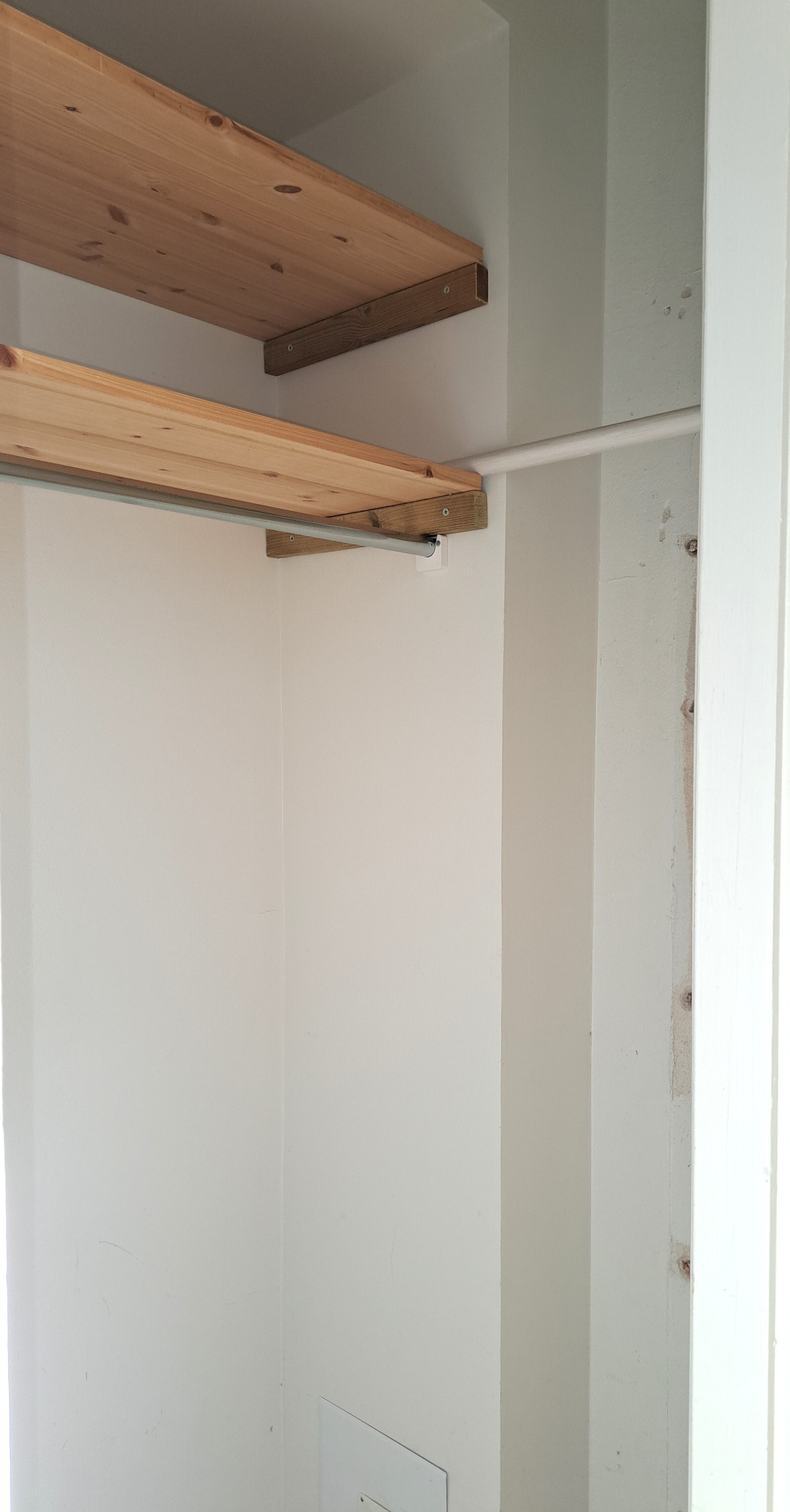 olohuoneen yhteydessä vaatehuone