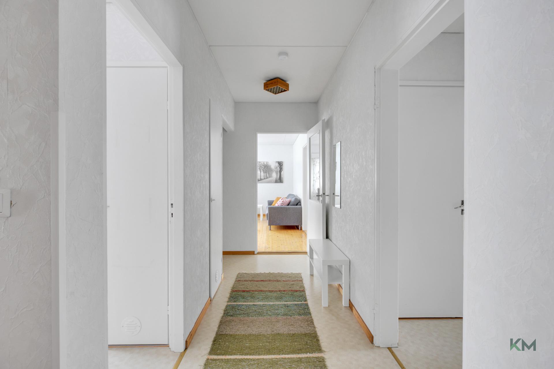 Lypsytie 12, Pello, Pello