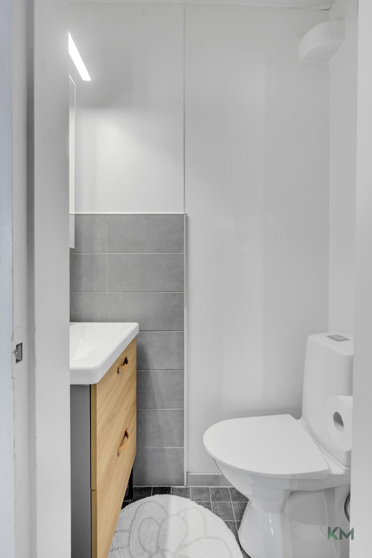 Lypsytie 12, Pello, Pello